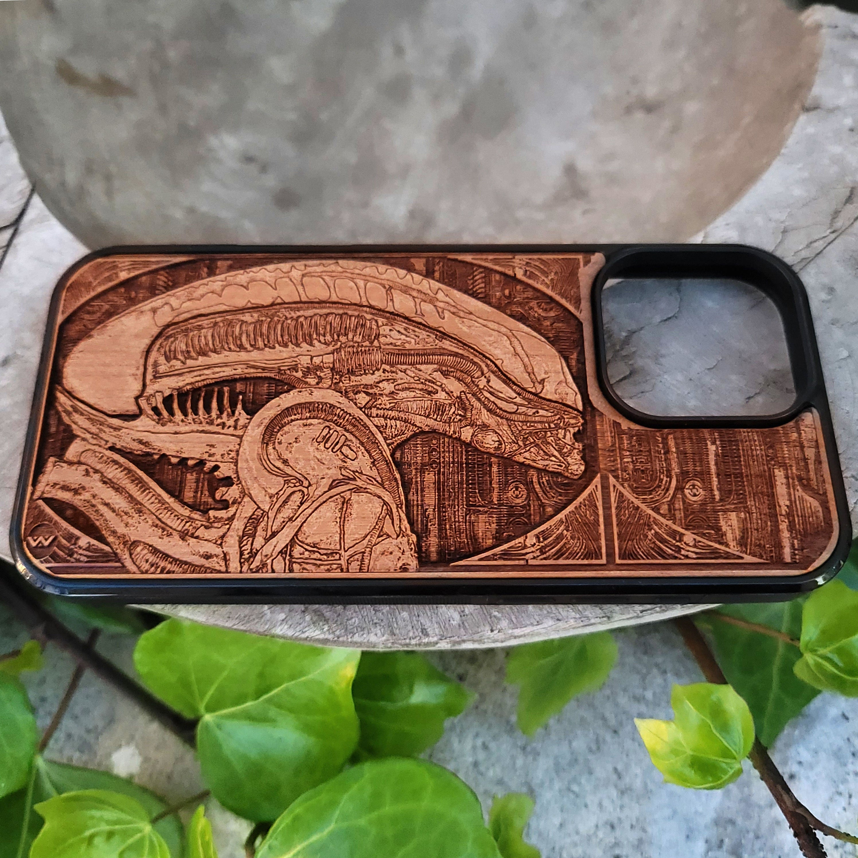 Alien Head - Wood Phone Case