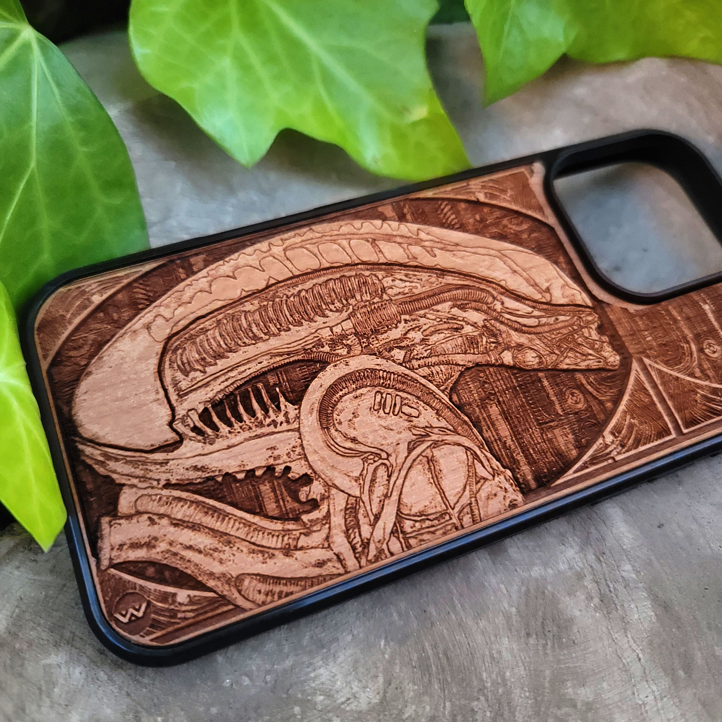 Alien Head - Wood Phone Case