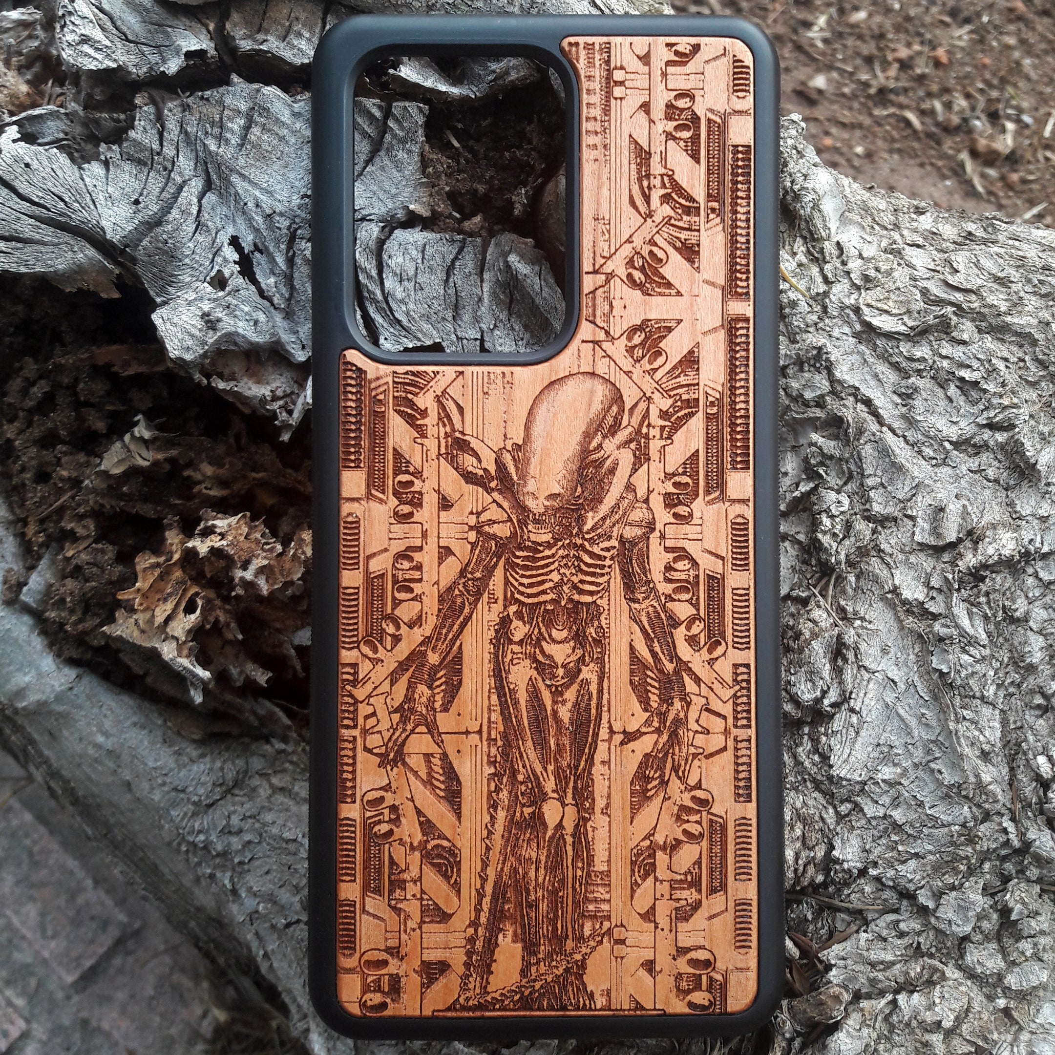 Xenomorph Creature Wooden Phone Case Xenomorph Creature Wooden Phone Case