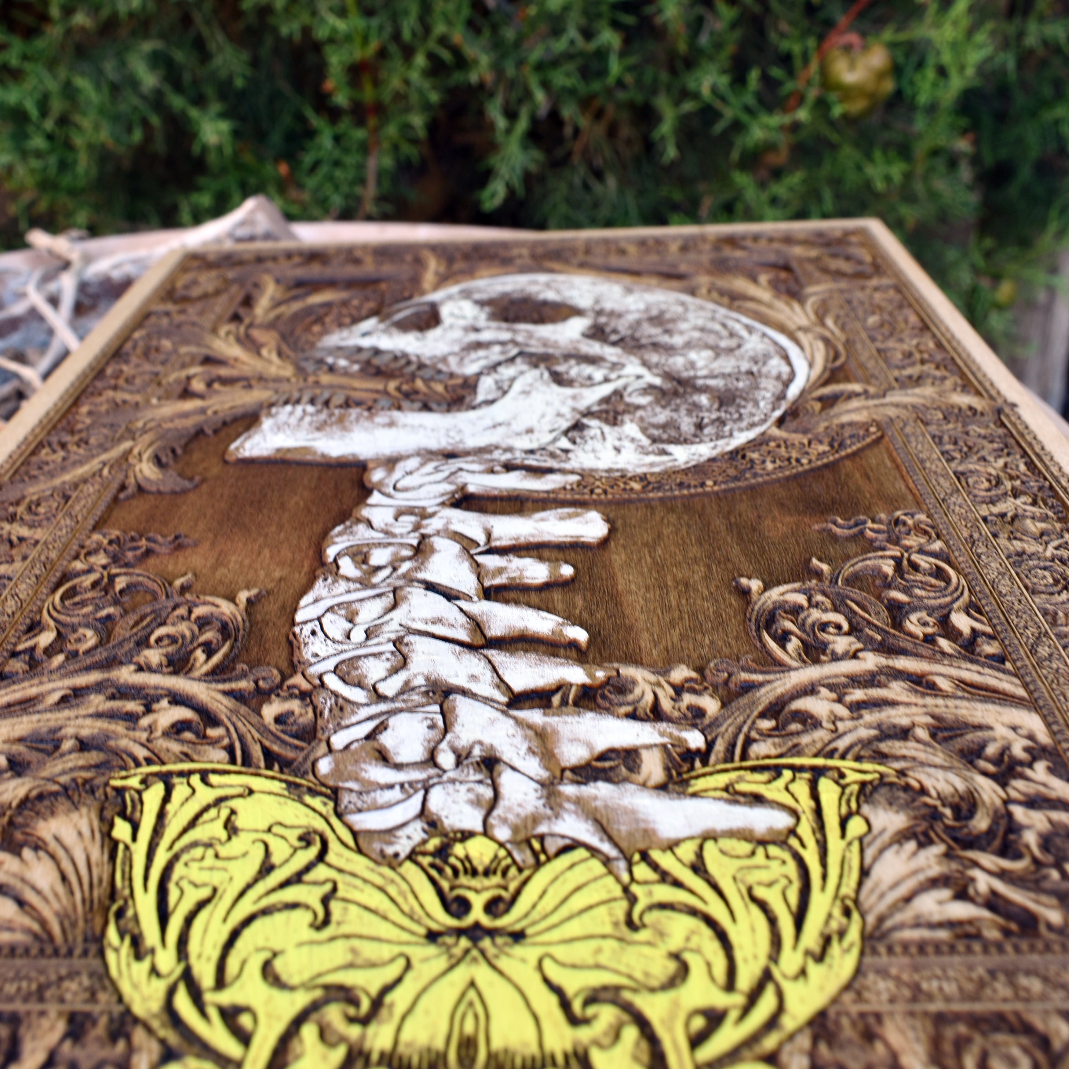 Screaming skull wall decor with spinal column engraving for dark-themed rooms.