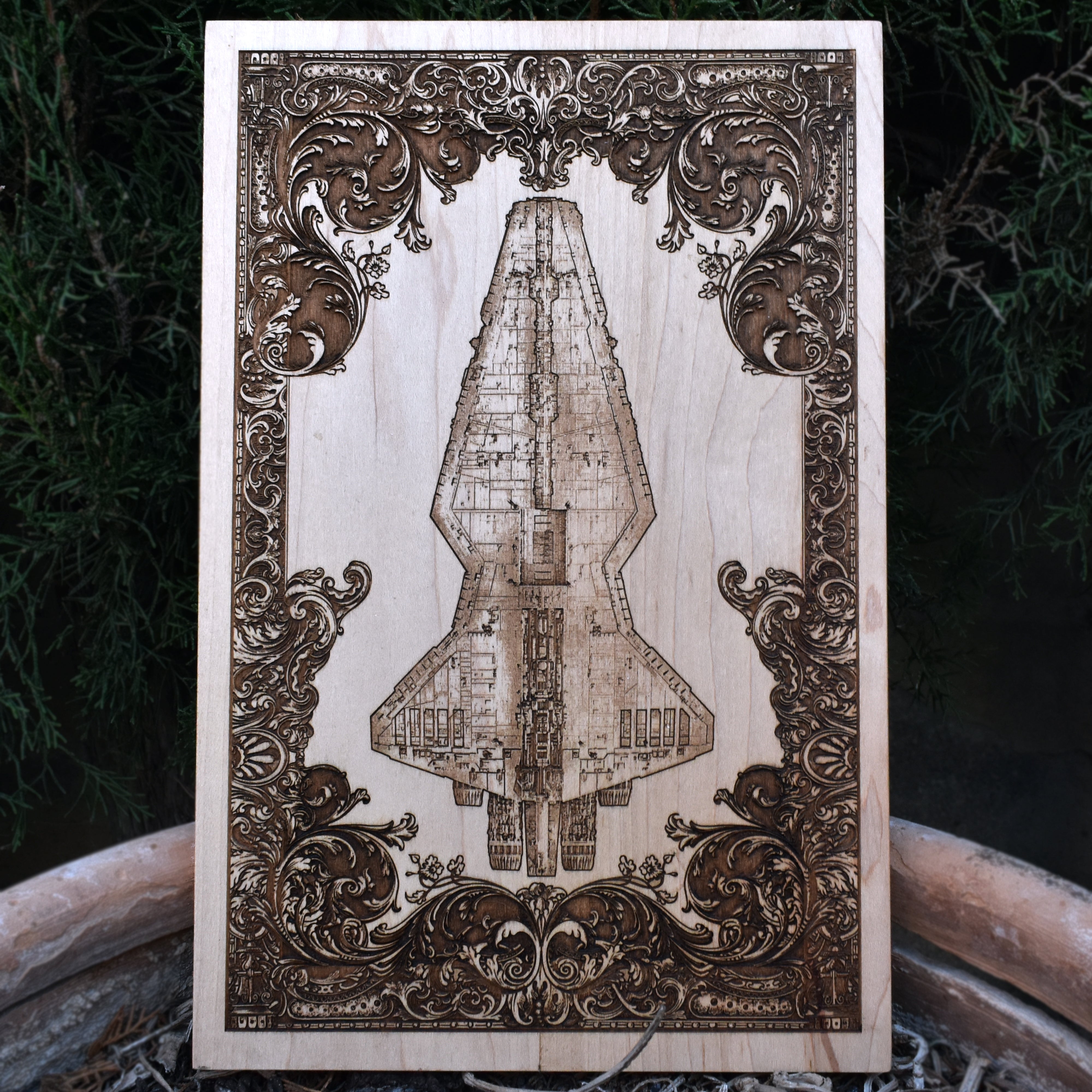 Star Wars starship wood engraving - detailed sci-fi wall decor for collectors & fans.