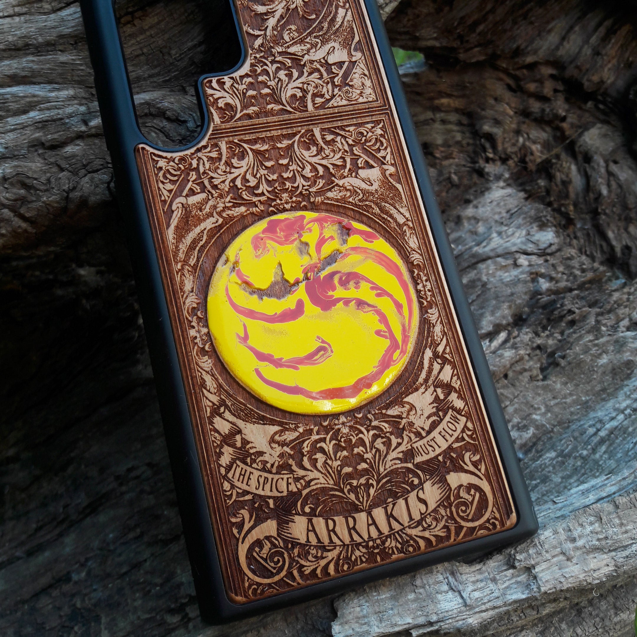 Hand-painted Dune Arrakis wooden phone case with laser-engraved cherrywood design. Sci-fi-themed phone case for Dune fans.