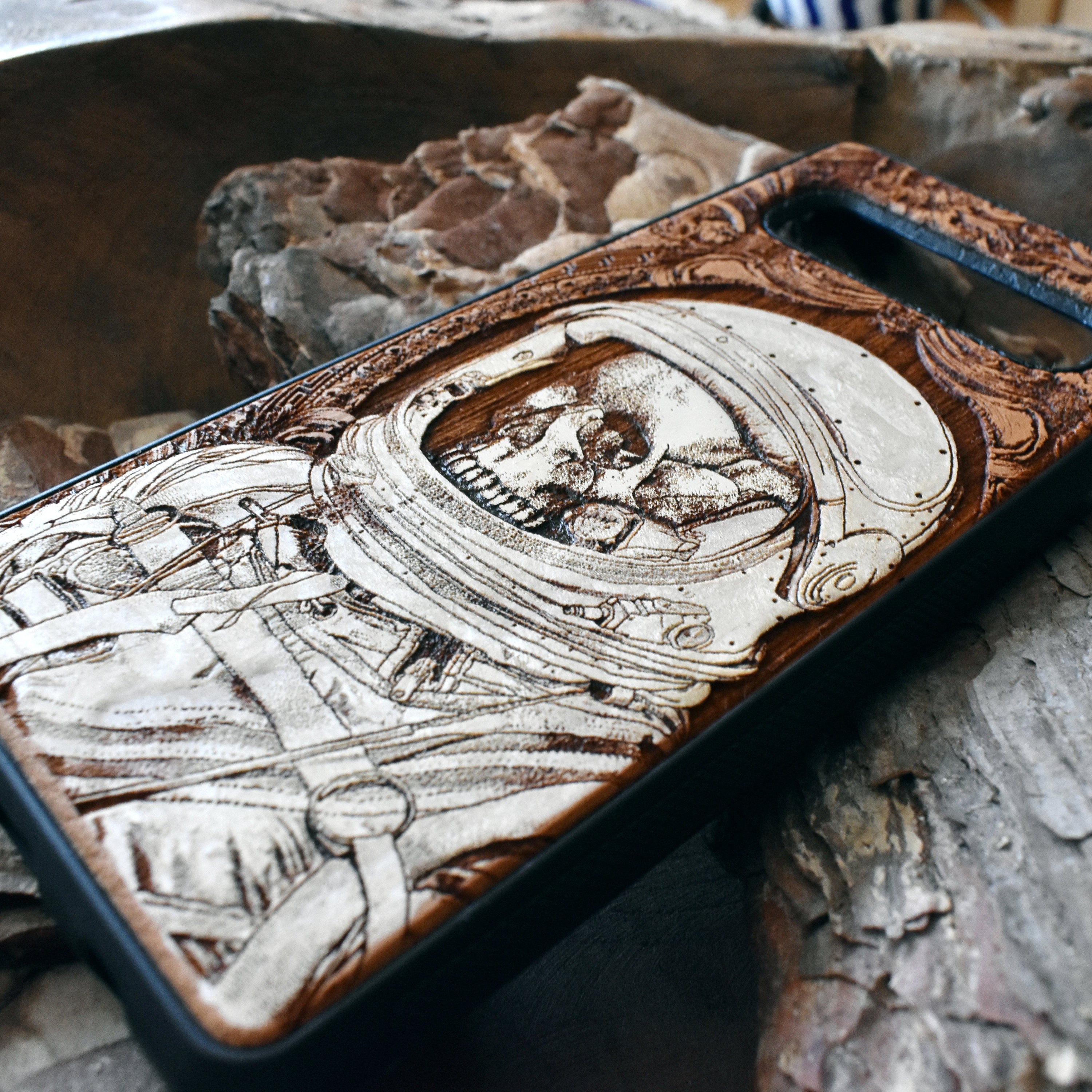 Astronaut skull wooden phone case, hand-painted and laser-engraved on cherrywood. Compatible with iPhone -11 Pro Max, Galaxy S-S20. Gothic space-themed phone case.