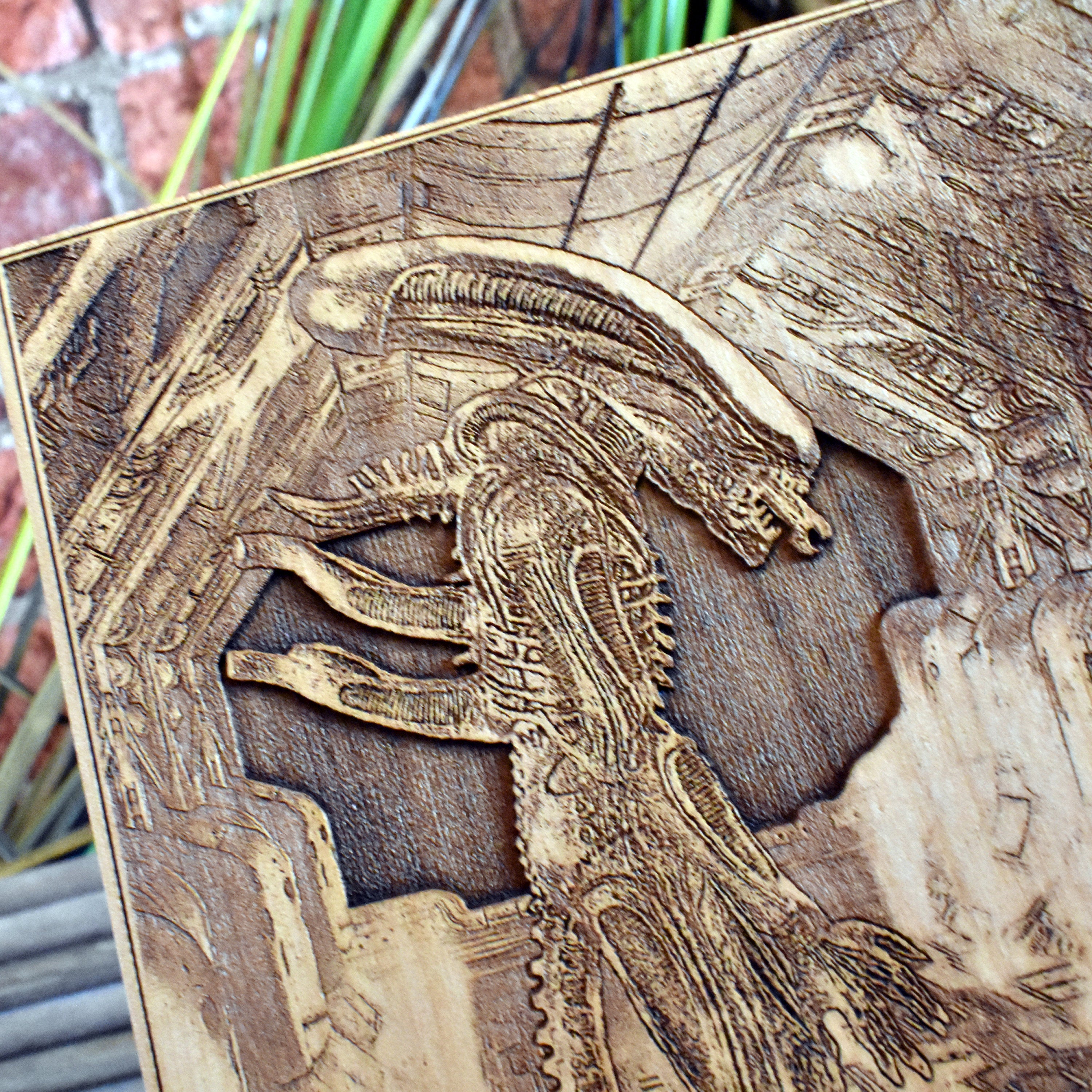 Engraved wooden Alien Xenomorph decor, ideal for gamers & horror fans.
