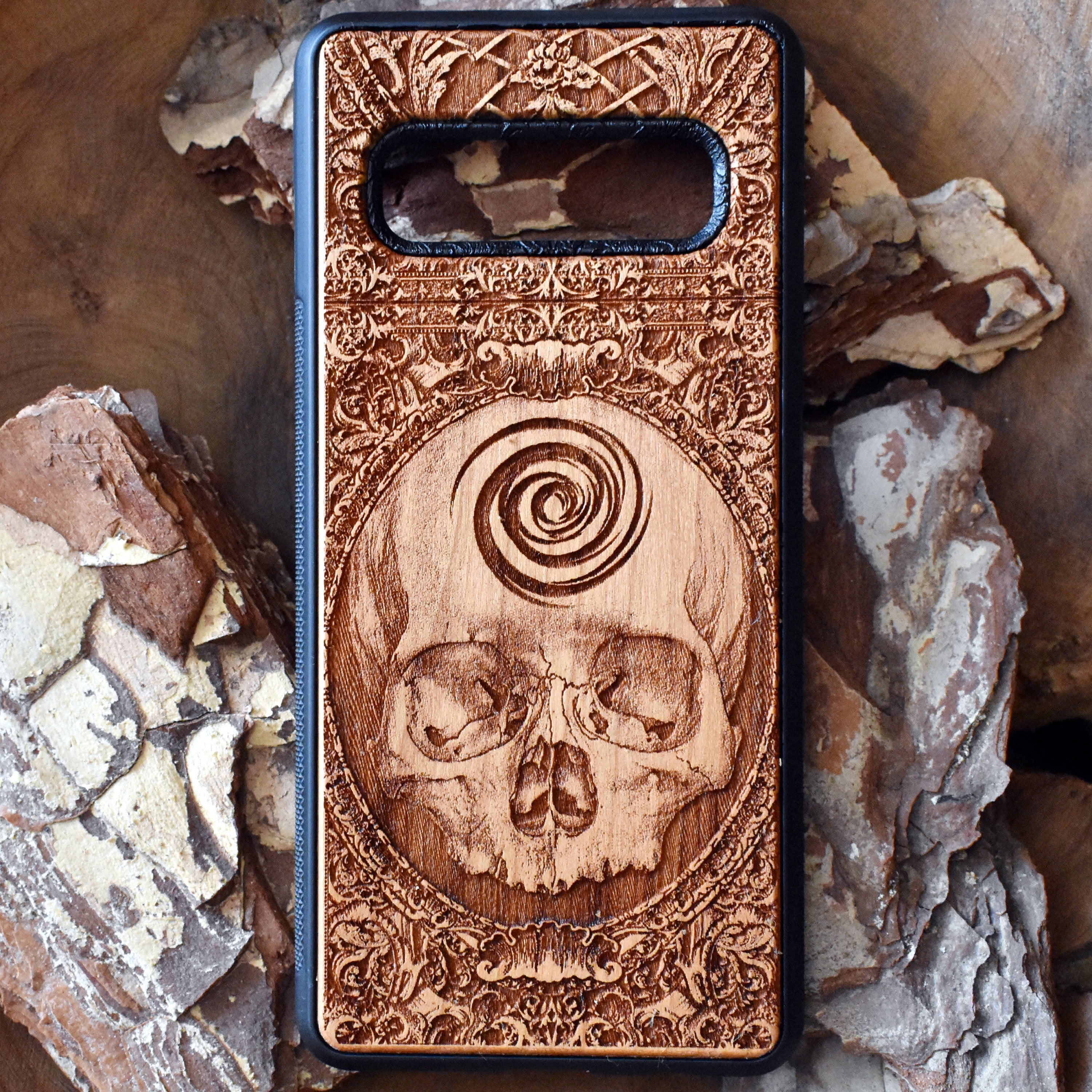 Wooden Skull Phone Case for iPhone 16, Galaxy S25 – Gothic Carved Design Wooden Skull Phone Case for iPhone 16, Galaxy S25 – Gothic Carved Design