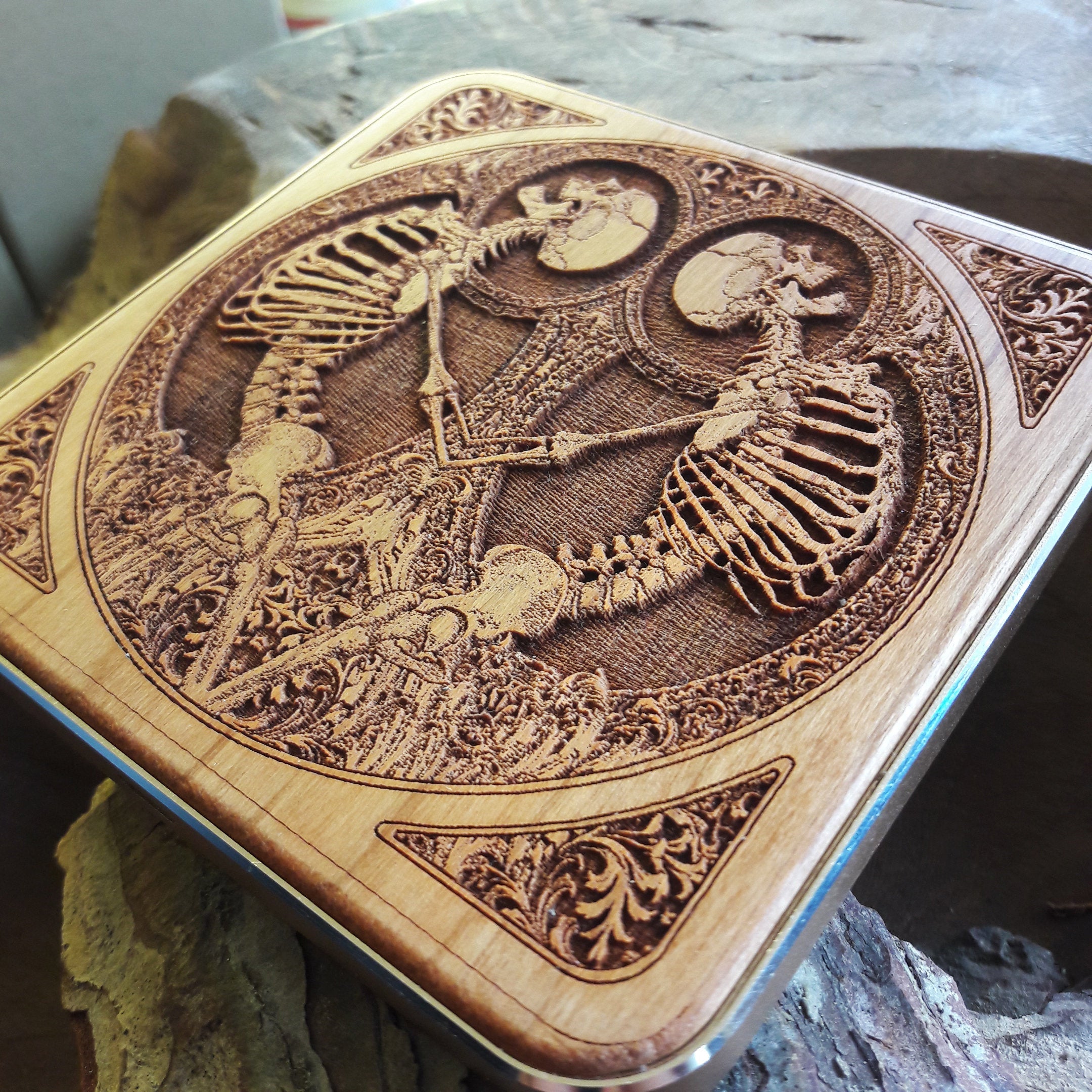 iPhone & Galaxy charging on Human Skeleton dark art wireless charger – fast and reliable wireless charging with Gothic artwork