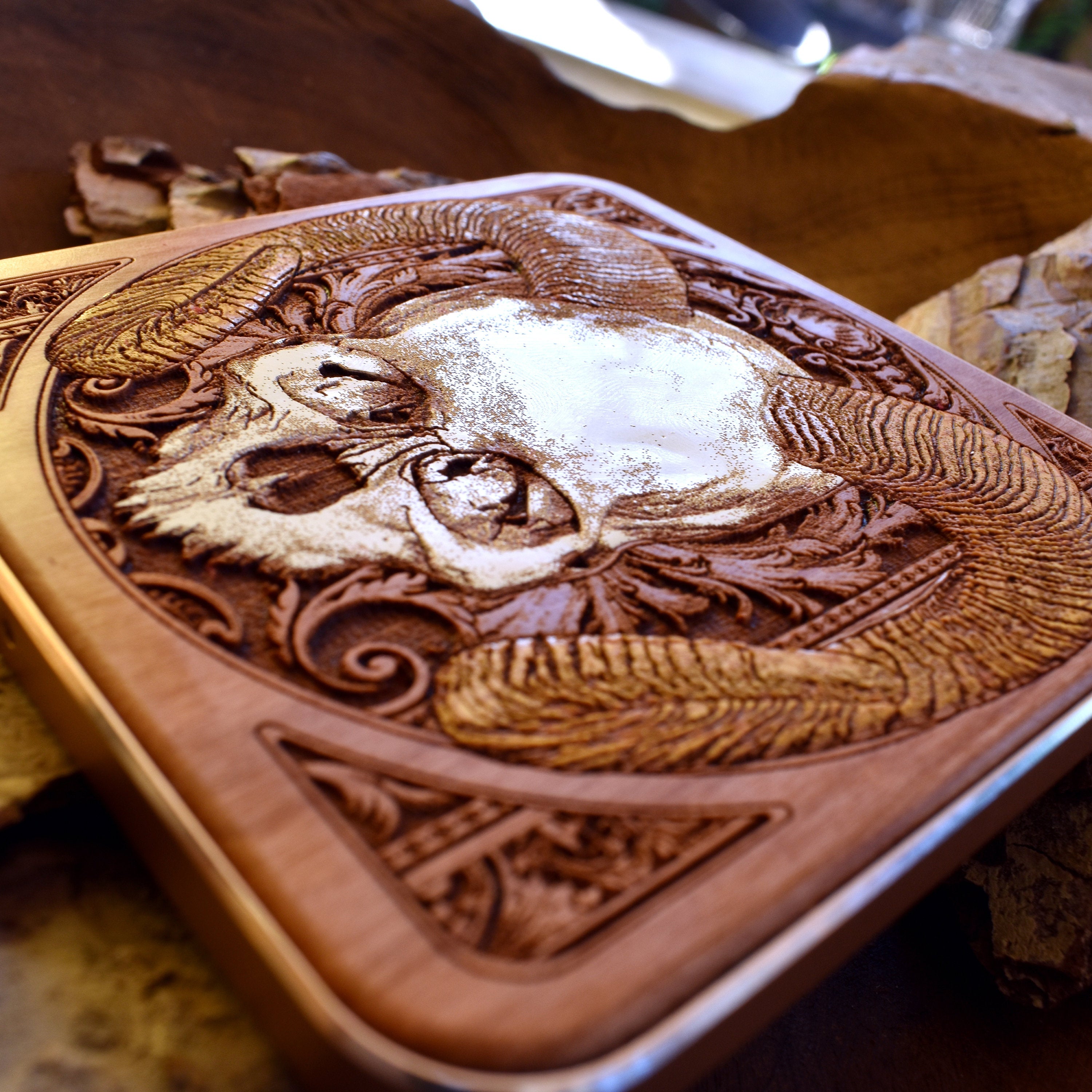 Wood skull wireless charger gift set for iPhone 16 and Galaxy S25, ideal gothic gift for horror and dark art fans.