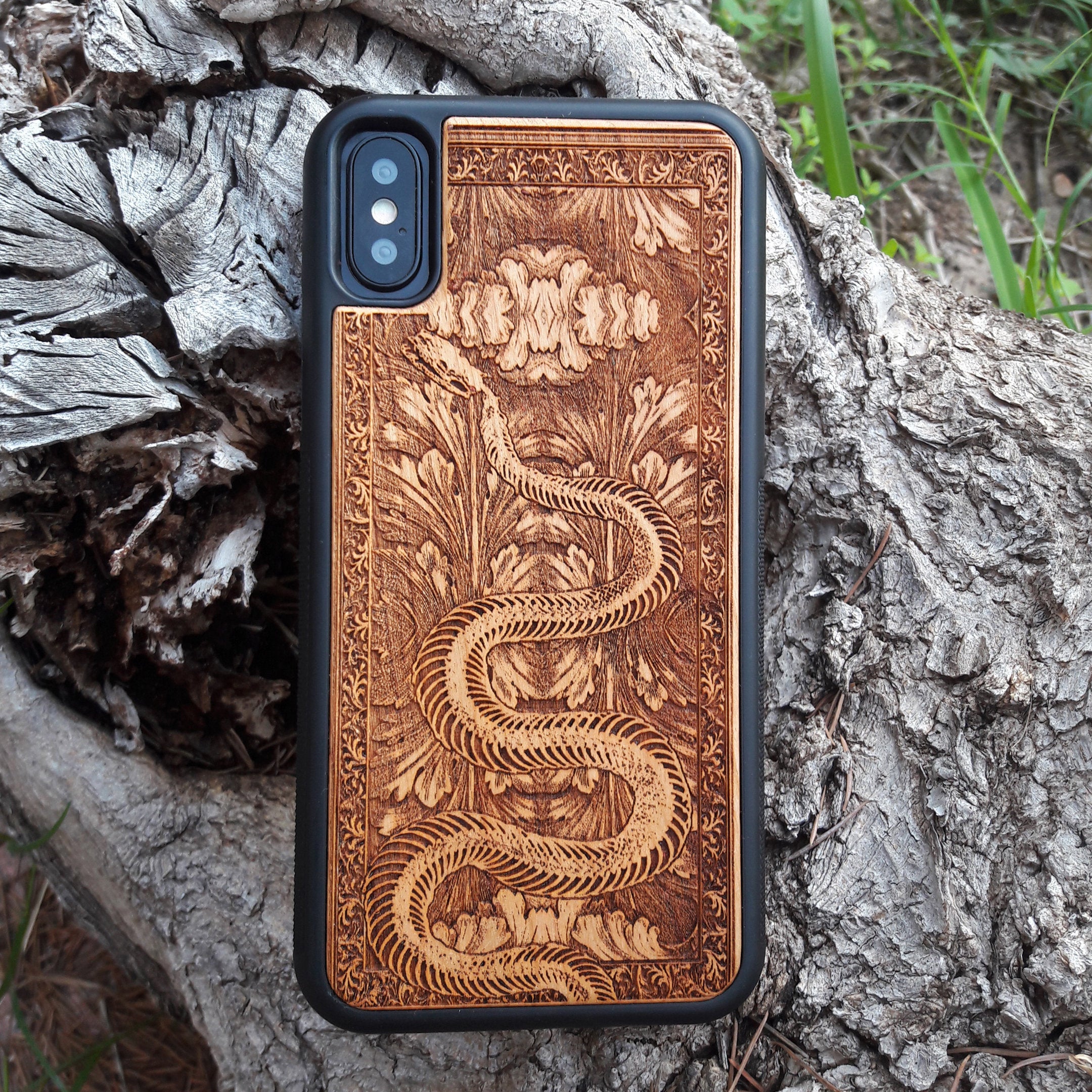 Snake Design Wooden Phone Case for iPhone & Samsung Galaxy - Laser Engraved Gothic Art - iPhone , S Compatible.
This ensures the listing is attractive to both search engines and potential customers by focusing on key features like the snake design, wood material, and model compatibility while optimizing for relevant search terms.