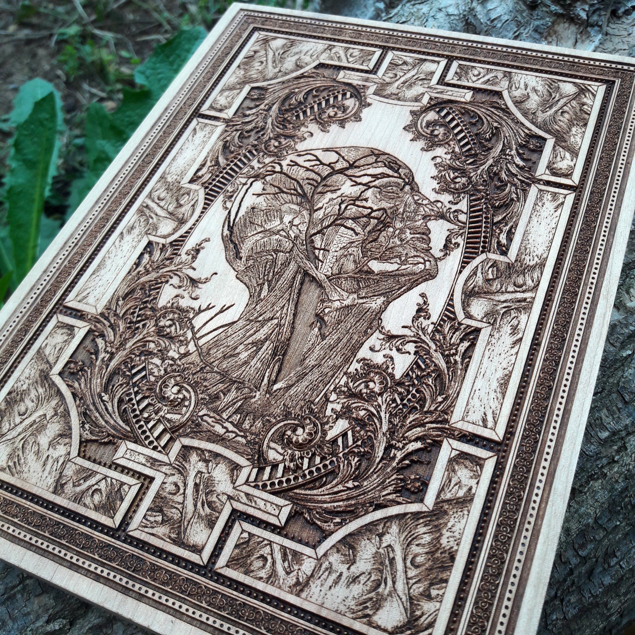 Detailed medical illustration on wood – perfect for doctors, students, and anatomy lovers.