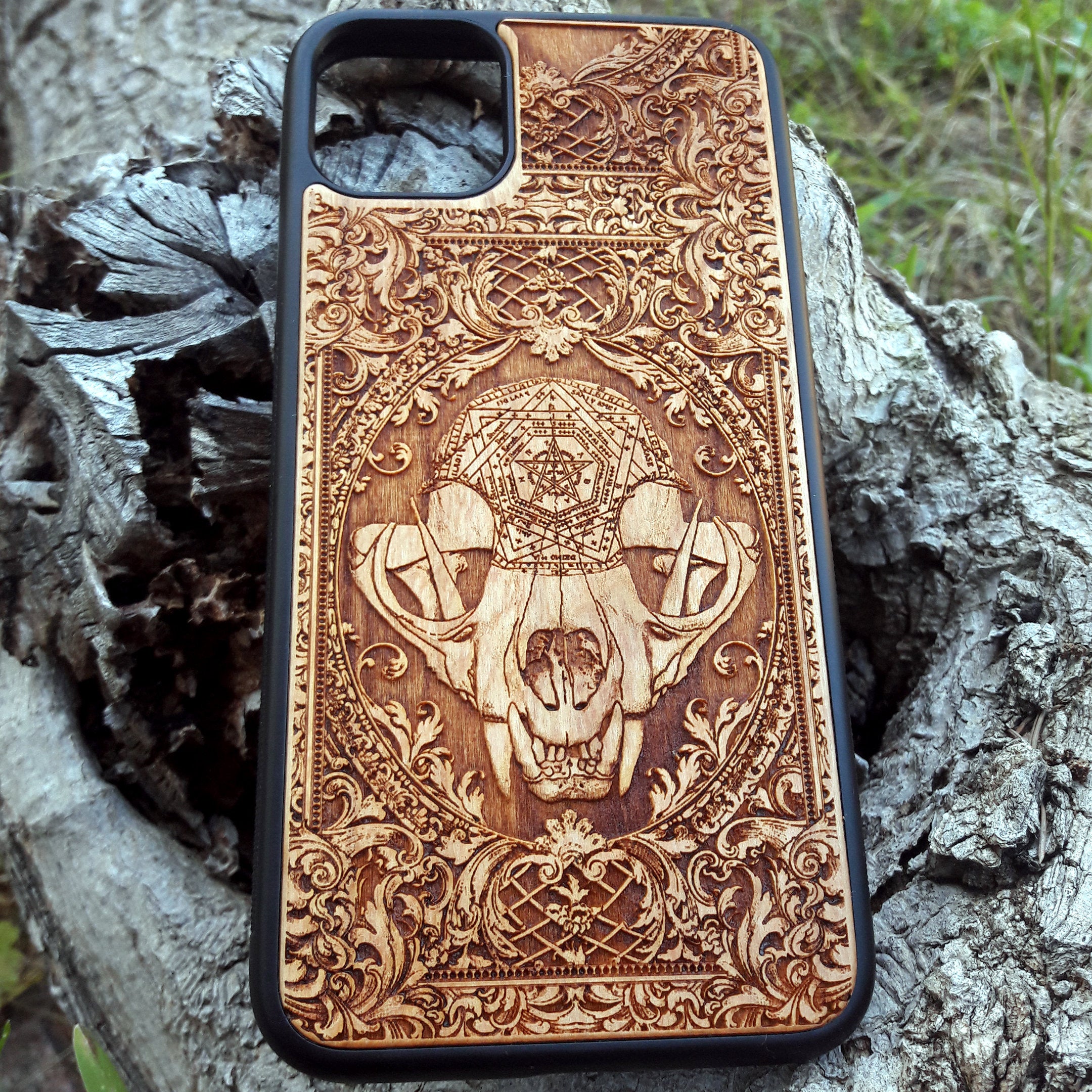 Wooden phone case with an evil cat skull design, intricately carved for iPhone , iPhone 15, Galaxy S, Note 20, and more. Perfect for fans of gothic and dark-themed accessories.