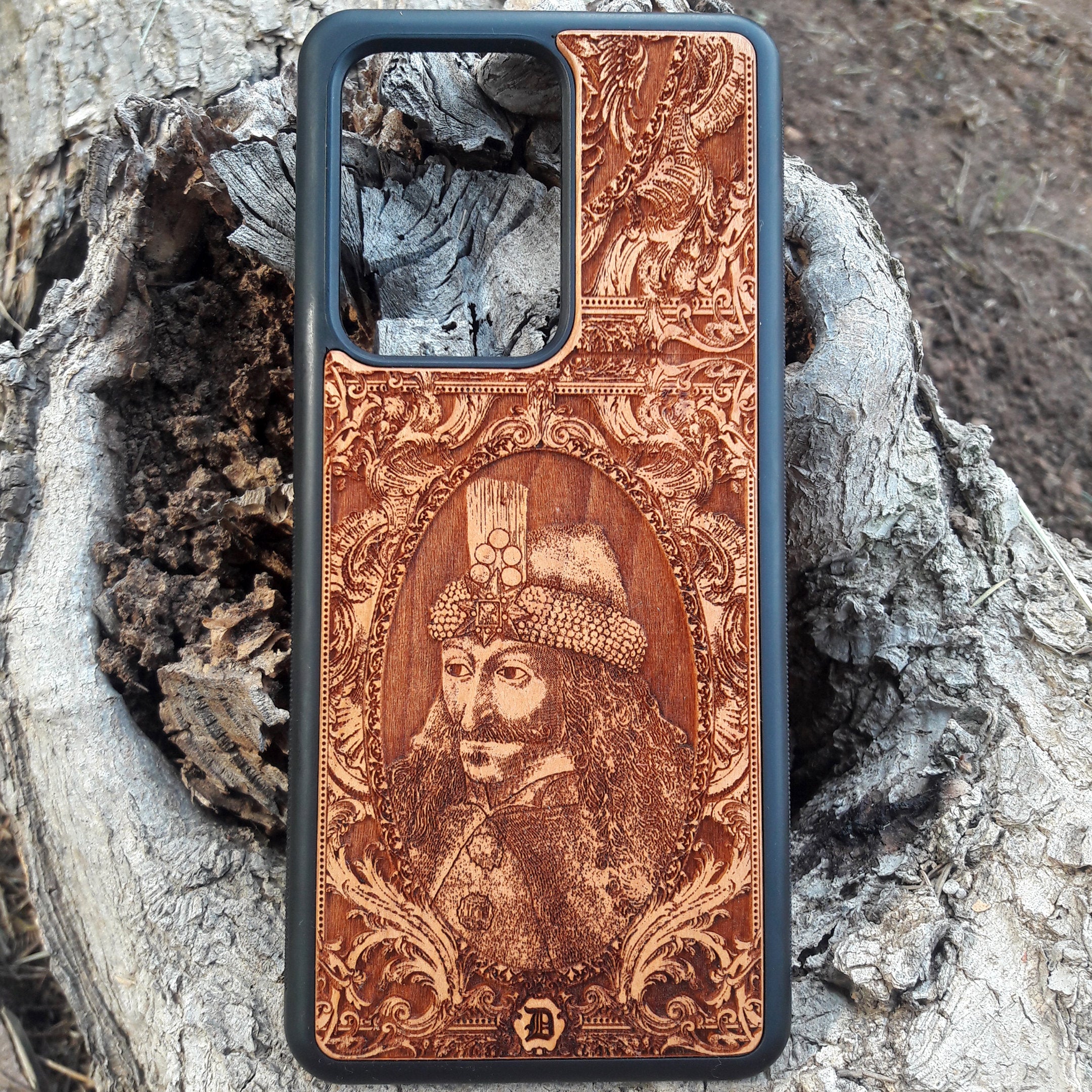 Wooden Dracula-themed phone case, featuring intricate gothic design, available for iPhone , iPhone 15, Galaxy S23 Ultra, Note 20, and other popular models. Perfect for fans of dark fantasy and gothic aesthetics.