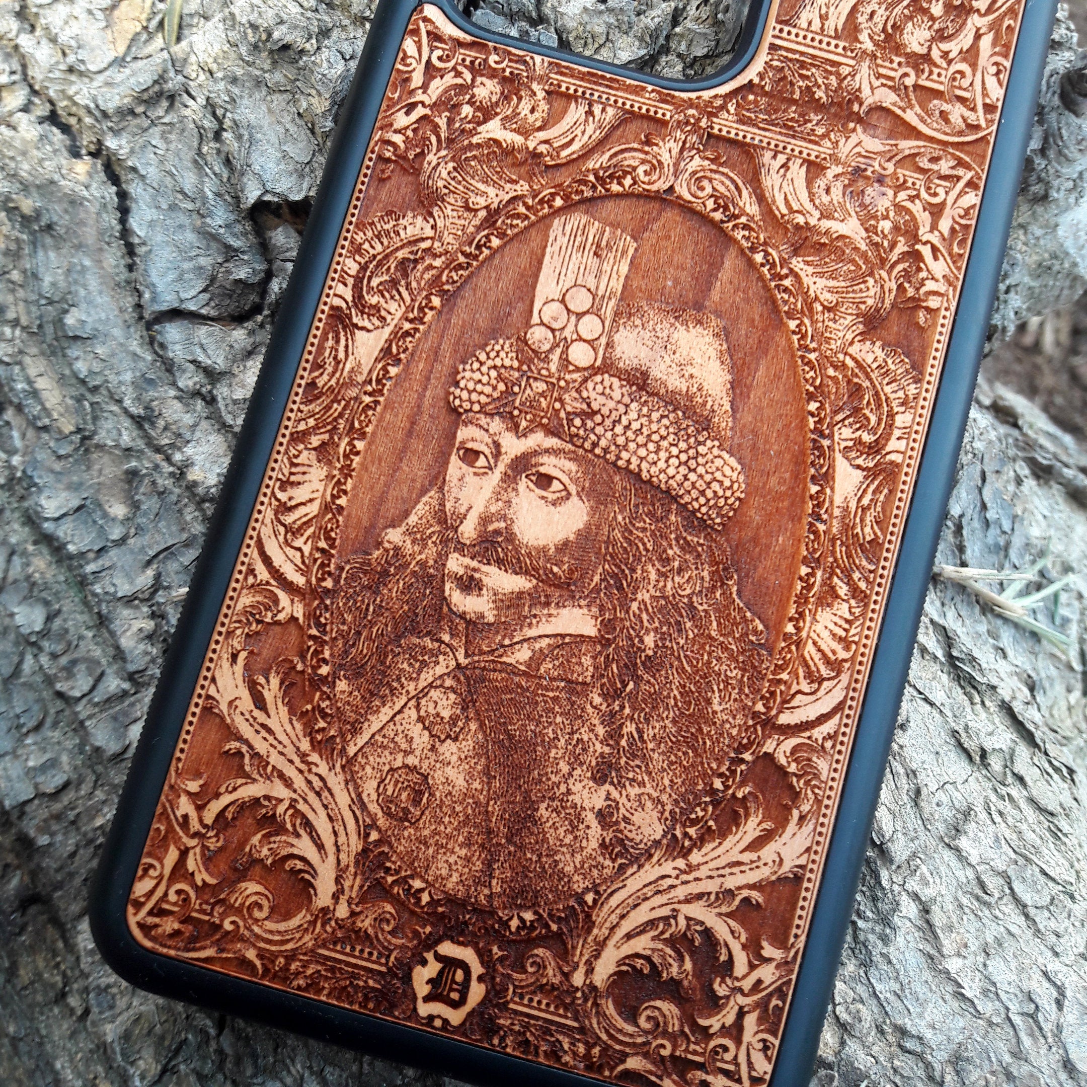 Wooden Dracula-themed phone case, featuring intricate gothic design, available for iPhone , iPhone 15, Galaxy S23 Ultra, Note 20, and other popular models. Perfect for fans of dark fantasy and gothic aesthetics.