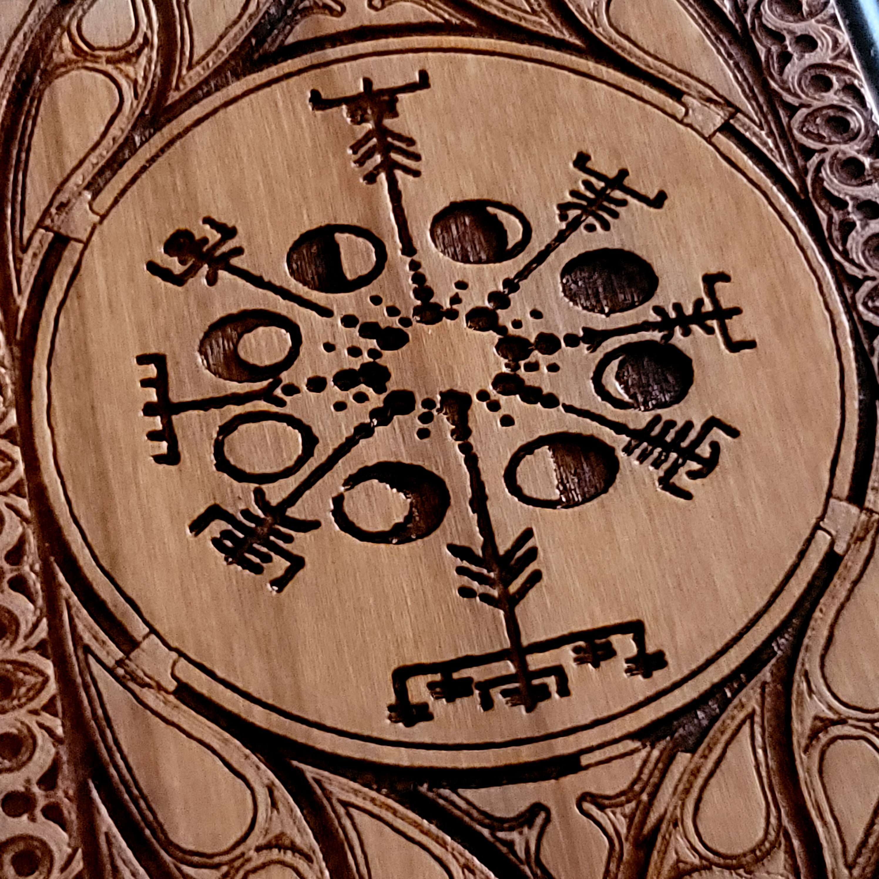 Viking Rune Vegvisir Compass wood phone case with laser-engraved Nordic design. Compatible with iPhone , 15, 14, 13, 12, 11 Pro Max Mini, and Samsung Galaxy S, S24, S23, S22, S21, S20 Ultra Plus, Note 20. Unique, durable, and perfect for Norse mythology enthusiasts.