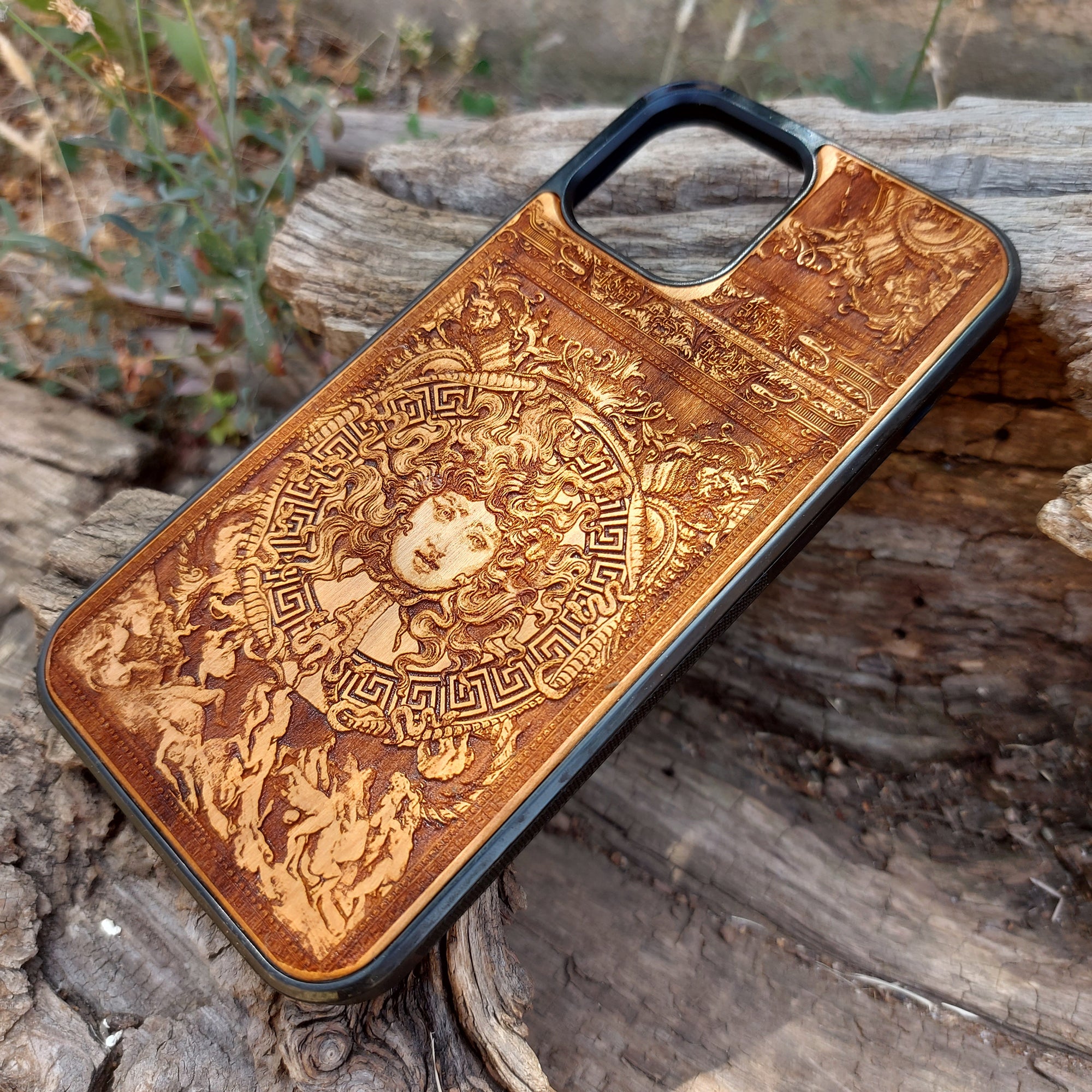 Medusa laser-engraved wooden phone case, perfect for iPhone , iPhone 15, Galaxy S, Note 20, and other models. Featuring an intricate gothic design, ideal for fans of Greek mythology and unique phone accessories.