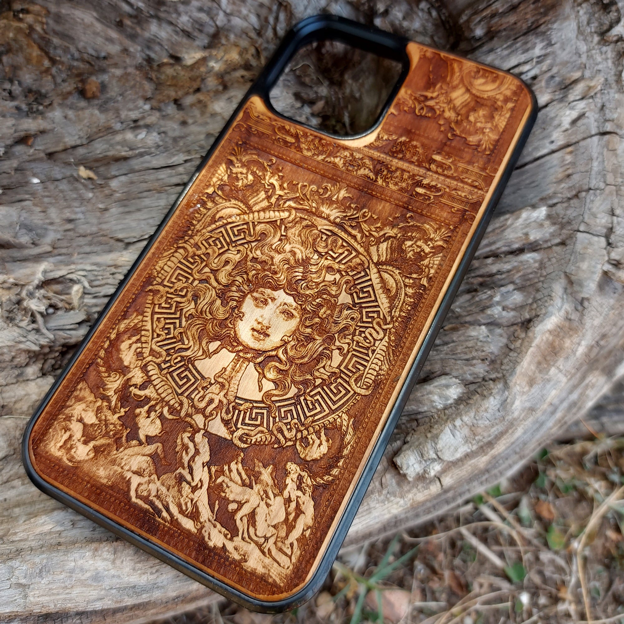 Medusa laser-engraved wooden phone case, perfect for iPhone , iPhone 15, Galaxy S, Note 20, and other models. Featuring an intricate gothic design, ideal for fans of Greek mythology and unique phone accessories. 12 pro