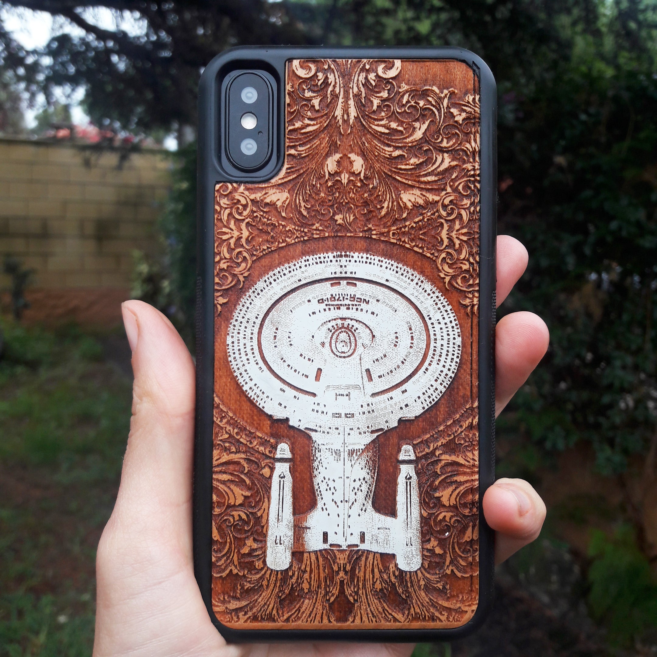 Star Trek NCC-1701D wooden phone case, hand-painted and laser-engraved on cherrywood. Compatible with iPhone -11 Pro Max, Galaxy S-S20. Sci-fi-inspired phone case for Star Trek fans.