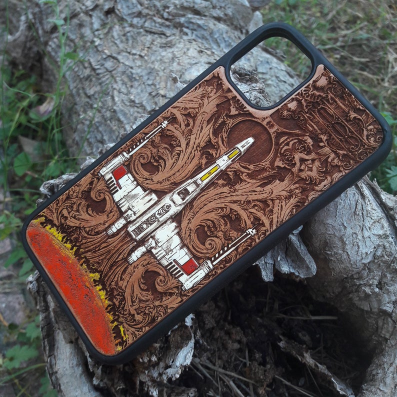 X-Wing Star Wars wooden phone case, hand-painted and laser-engraved on cherrywood. Compatible with iPhone 16, Galaxy S25, and more. Sci-fi inspired phone case.