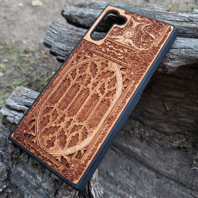 Wooden phone case with intricate gothic pattern, laser-engraved for iPhone , iPhone 15, Samsung Galaxy S, S24, Note 20. Durable and unique, perfect for gothic art fans and collectors.