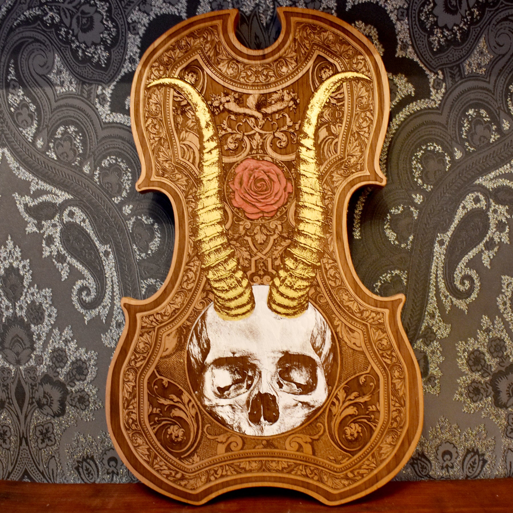 Violín de madera de Belcebú