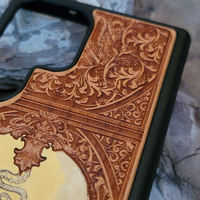 Cthulhu-inspired gothic artwork engraved on a wooden phone case, compatible with iPhone  and Samsung Galaxy