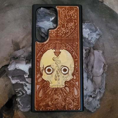 Cthulhu-inspired gothic artwork engraved on a wooden phone case, compatible with iPhone  and Samsung Galaxy