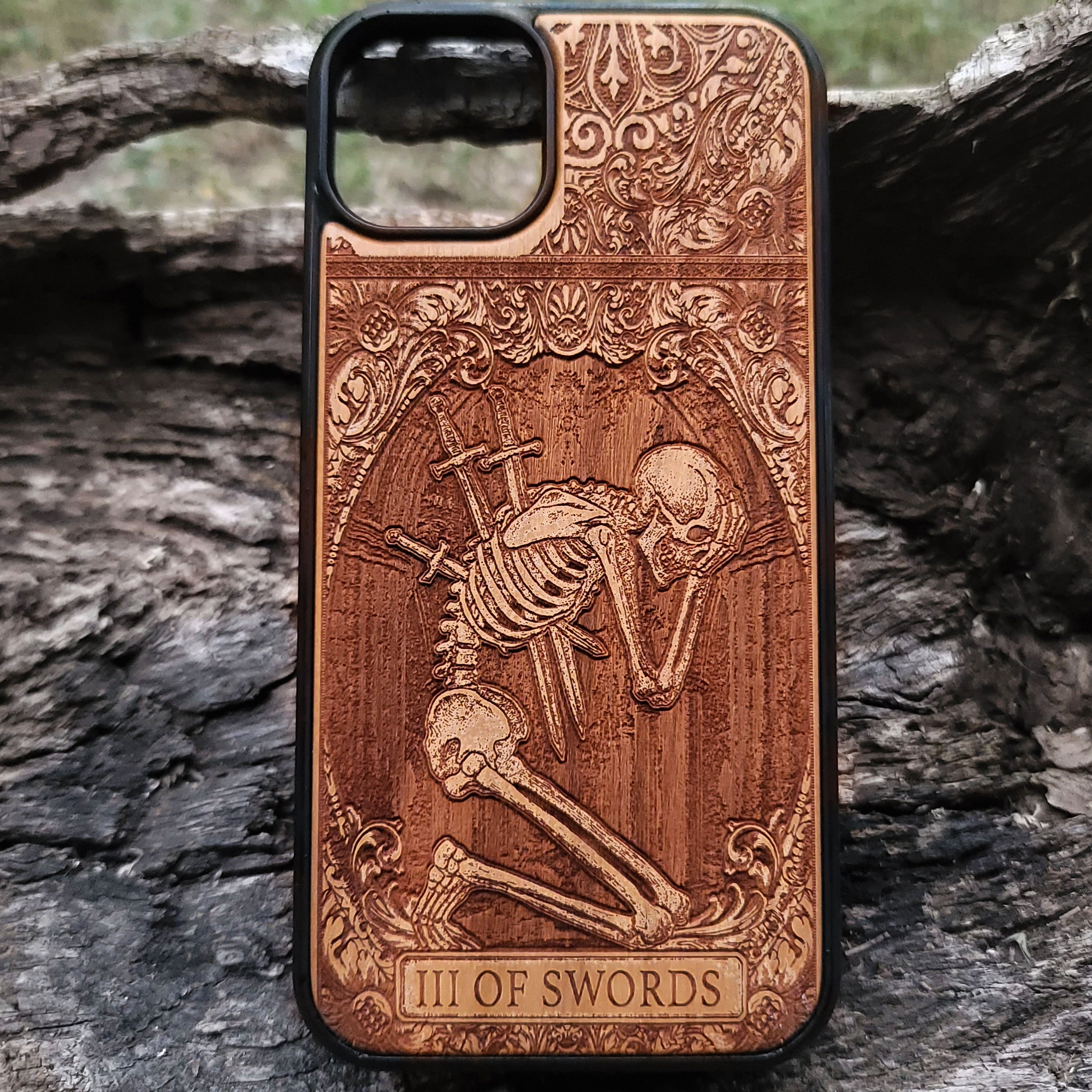 Three of Swords tarot wood phone case – engraved & painted for iPhone 16, Galaxy S25 – symbolic heart and sorrow design