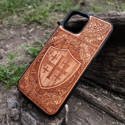 Christian cross shield phone cover wood Galaxy S24 iPhone