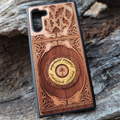 Wooden phone case featuring a gothic Lord of the Rings-inspired design, intricately laser-engraved with the iconic Eye of Sauron and Elvish script. The detailed engraving brings a dark, elegant touch to your phone, capturing the essence of Tolkien’s Middle-earth. Compatible with iPhone , 15, 14, 13, 12, 11 Pro Max Mini and Samsung Galaxy S, S24, S23, S22, S21, S20 Ultra, Plus, Note 20. A perfect, durable accessory for fans of the Lord of the Rings saga.
