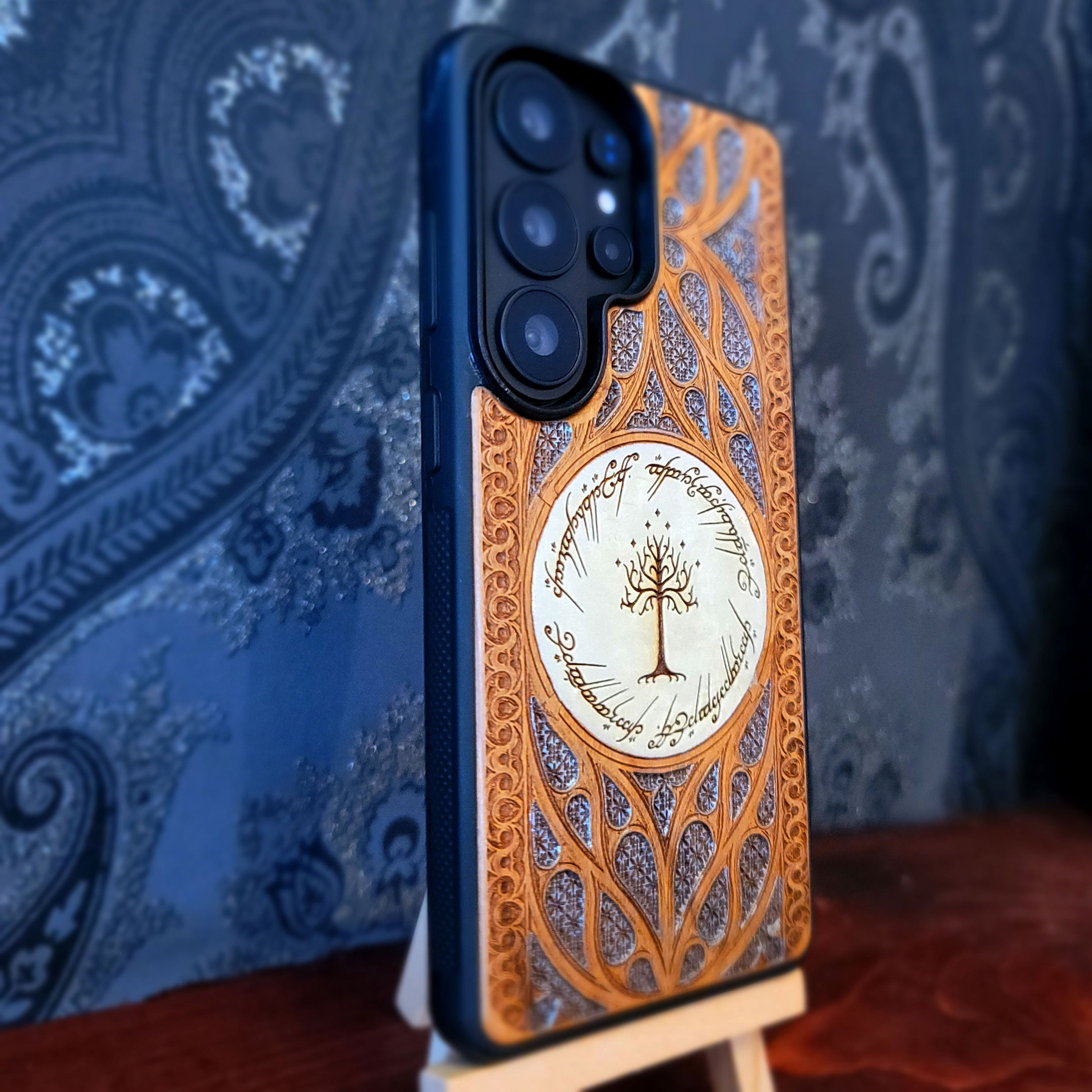 Handyhülle aus Holz - Gothic Muster Design XVI Silber handbemalt