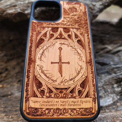 Lord of the Rings wood phone case featuring the Sword of Andúril, Elvish script, and a detailed ornate design. Laser-engraved with the quote 'Nanye Andúril i ne Narsil i macil Elendilo. Lercuvanten i mali Mordoreo.' This durable and artistic case is compatible with iPhone , 15, 14, 13, 12, 11, Pro Max, Mini, and Samsung Galaxy S, S24, S23, S22, S21, S20 Ultra, Plus, Note 20. A perfect protective accessory for Tolkien fans.