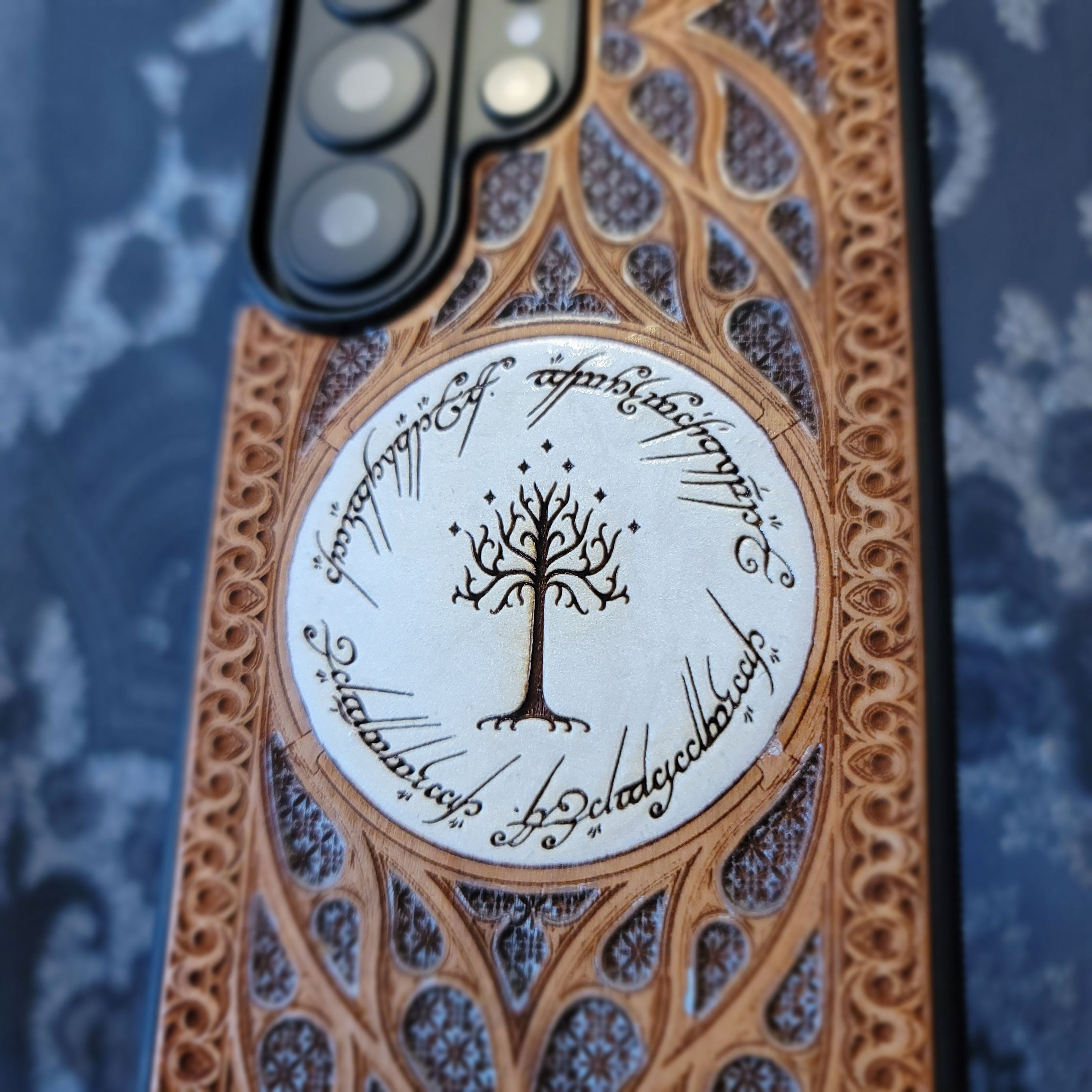 Handyhülle aus Holz - Gothic Muster Design XVI Silber handbemalt