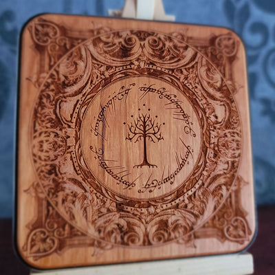 Cargador inalámbrico de El Señor de los Anillos | Runas de Tolkien grabadas a mano