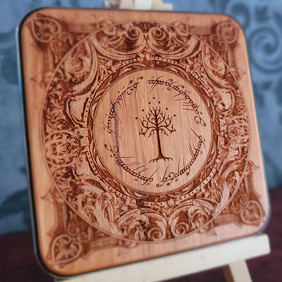 Cargador inalámbrico de El Señor de los Anillos | Runas de Tolkien grabadas a mano