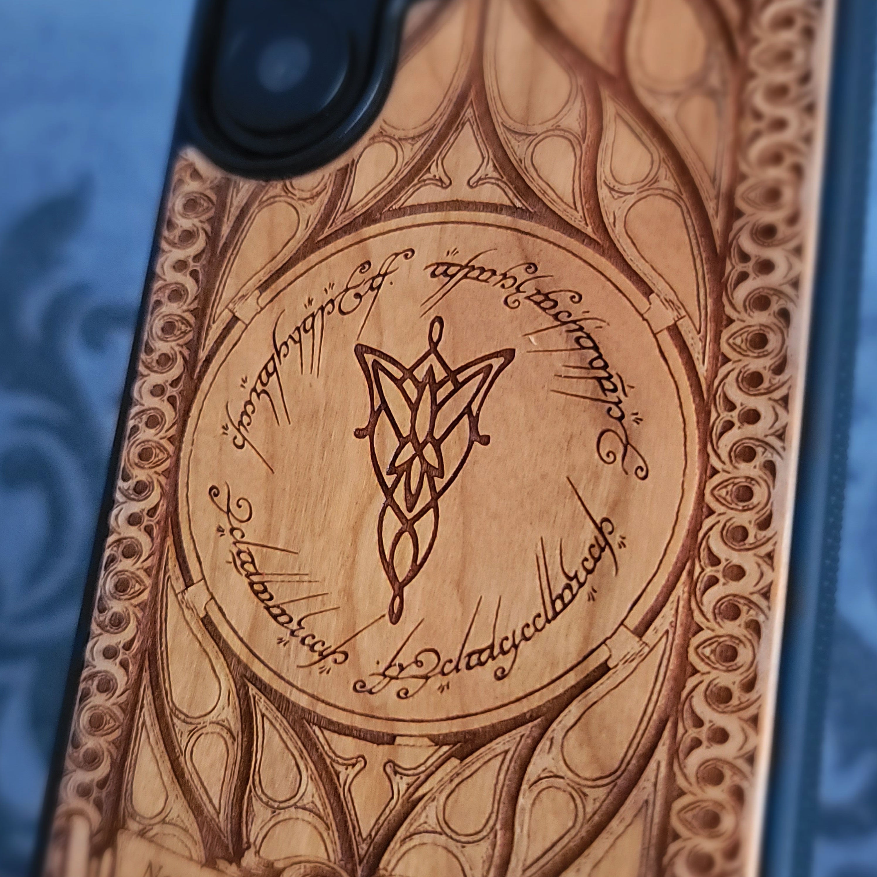 Handyhülle aus Holz - Individuelles Symboldesign III