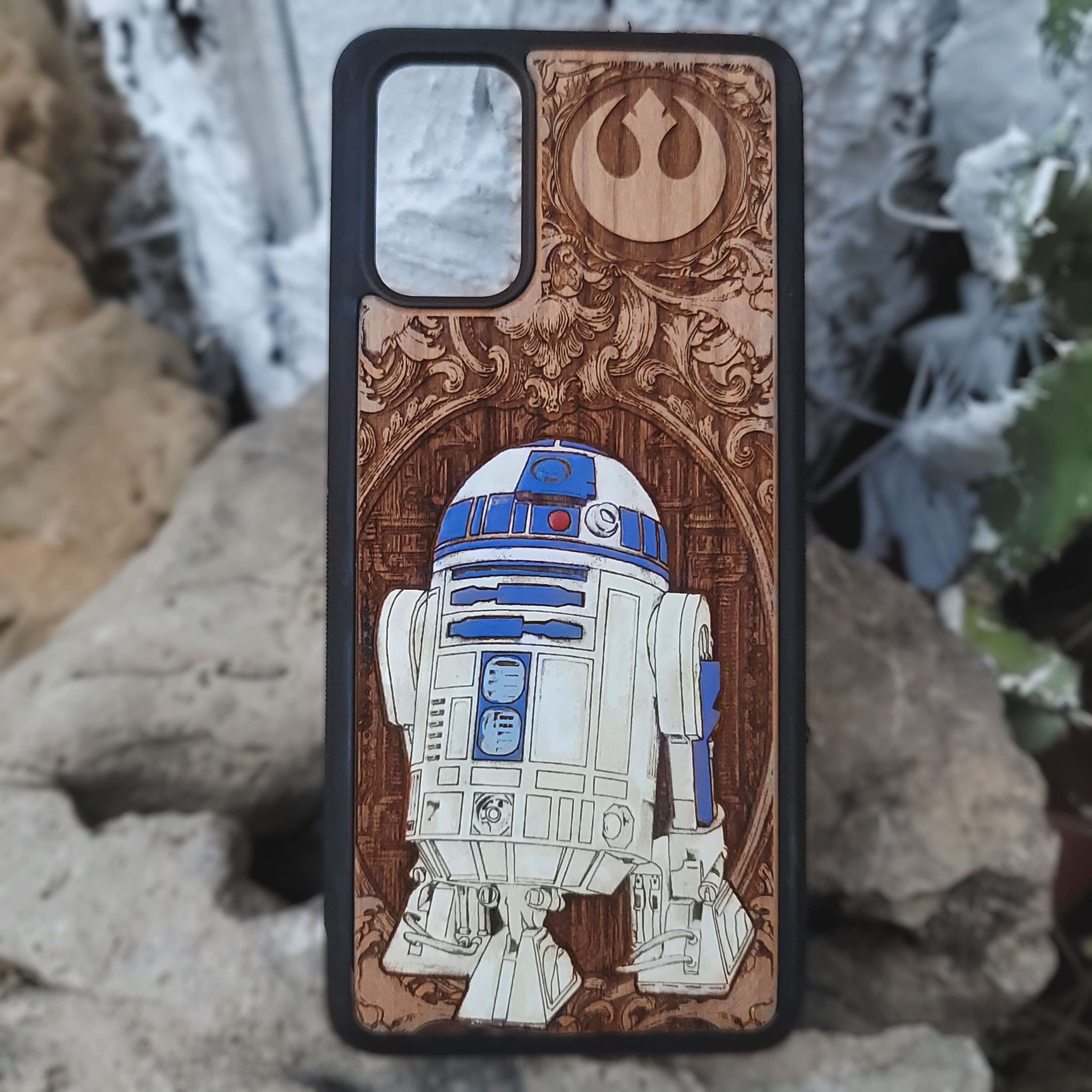 wood Phone case with R2-D2 design on iphone & galaxy 