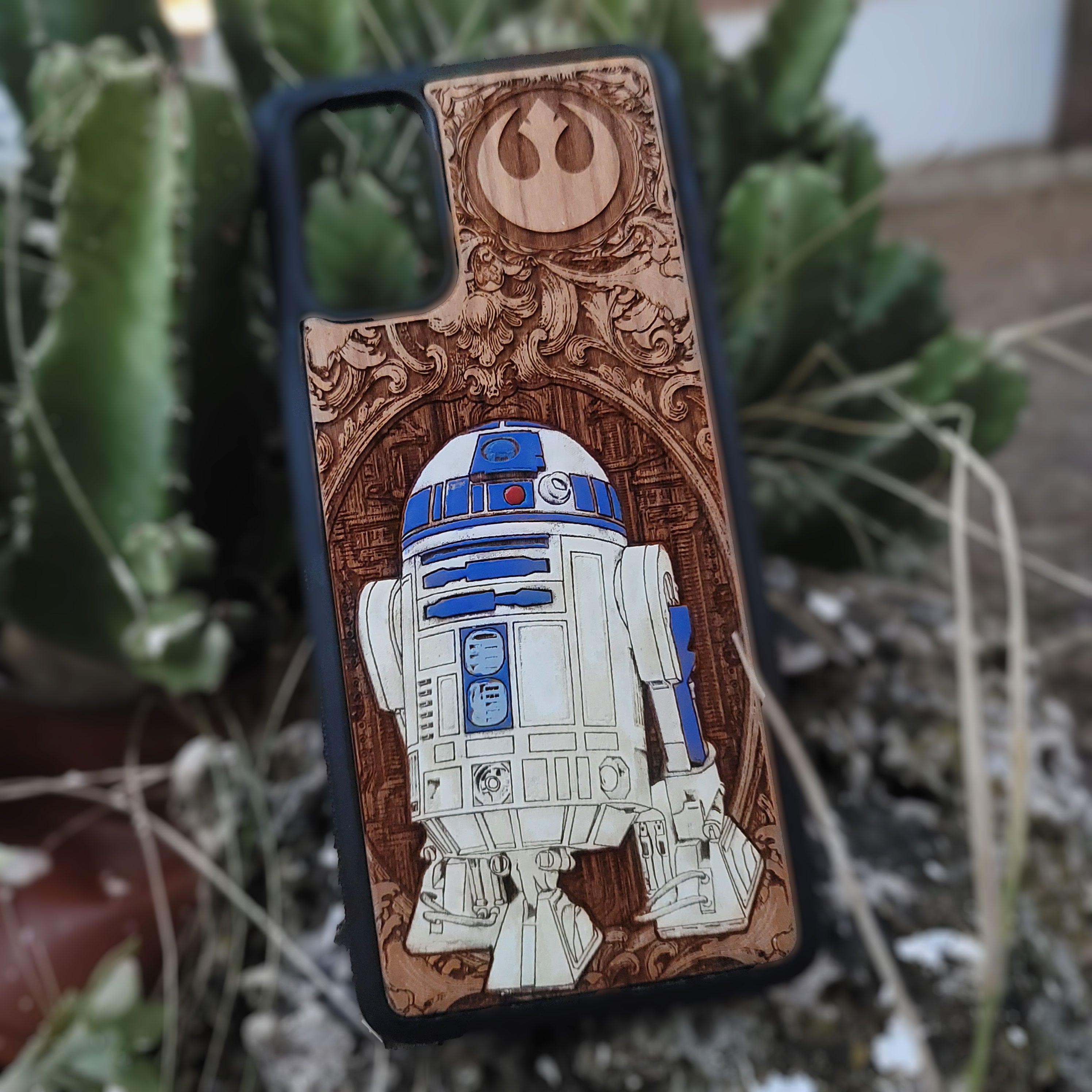 wood Phone case with R2-D2 design on iphone & galaxy 