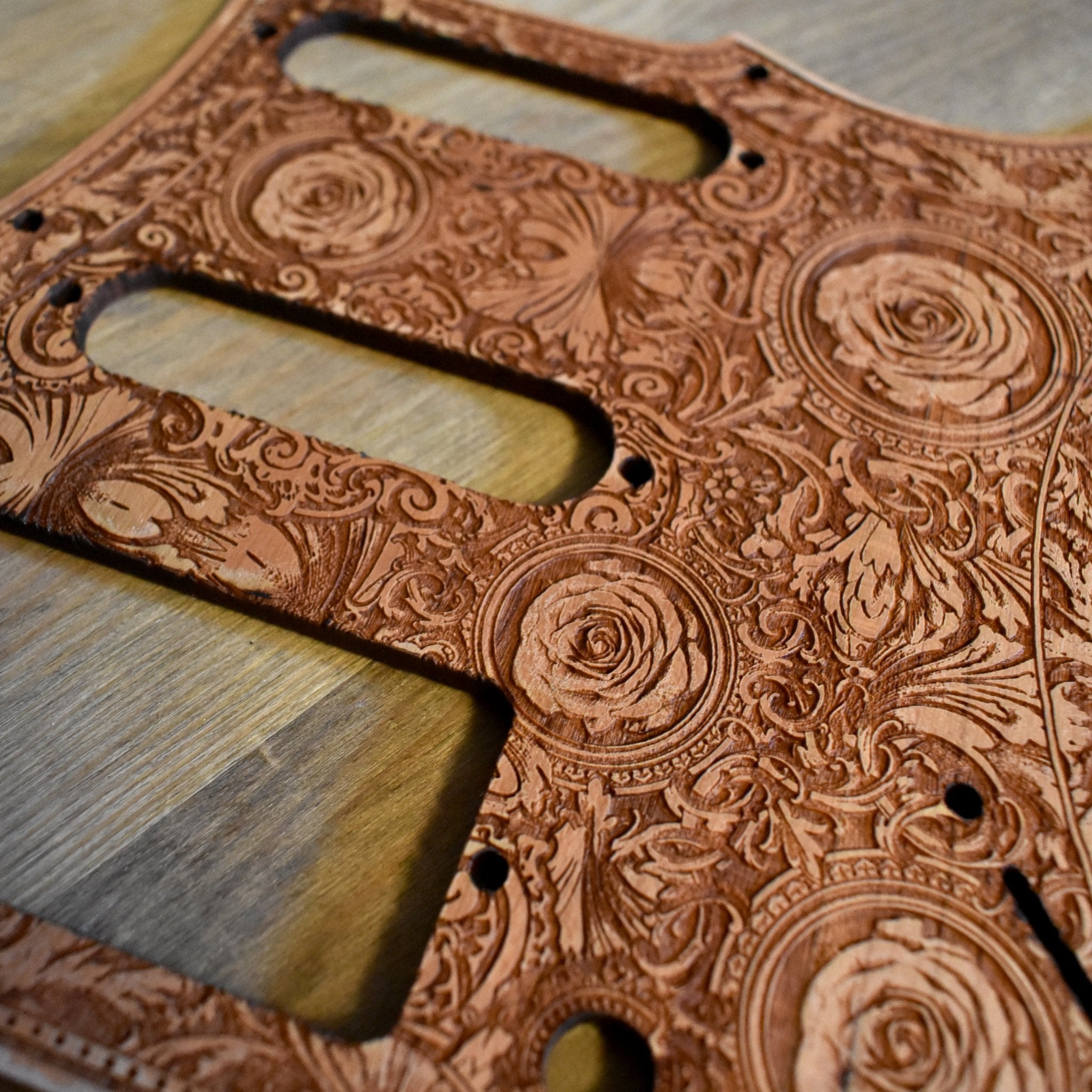 Golpeador de madera Stratocaster HSS y SSS - Roses