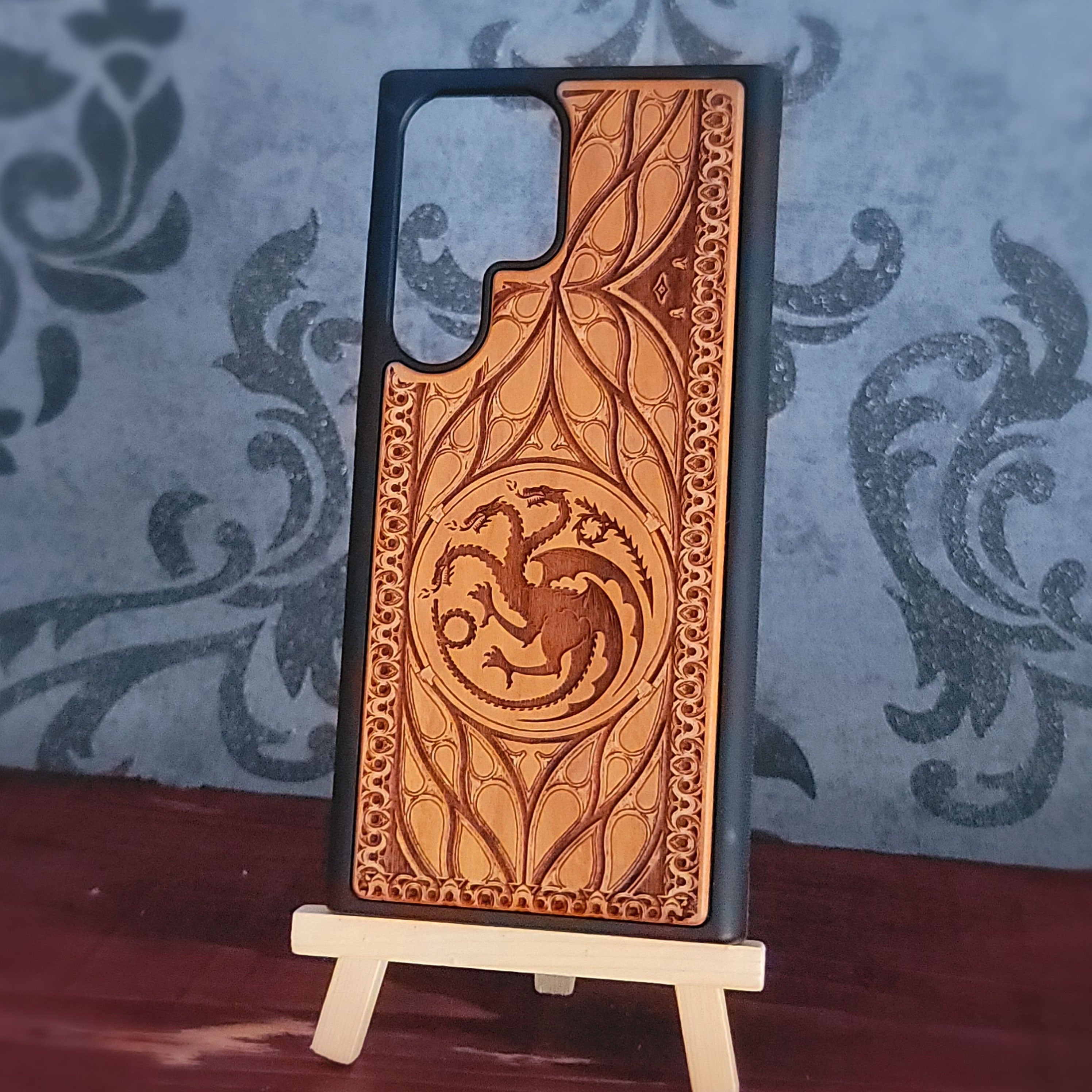 Funda de madera para teléfono con diseño personalizado de dragón