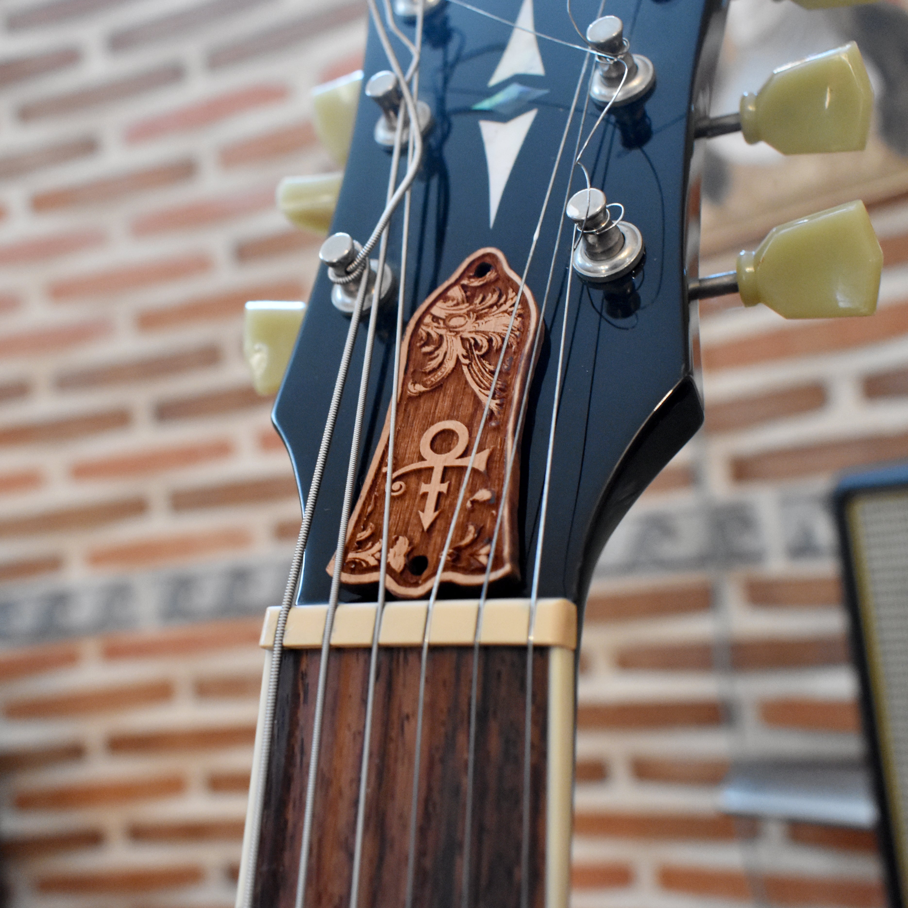 Truss Rod Cover for Gibson Les Paul Prince – gothic art, engraved wood, dark fantasy, skeleton design, artisan crafted