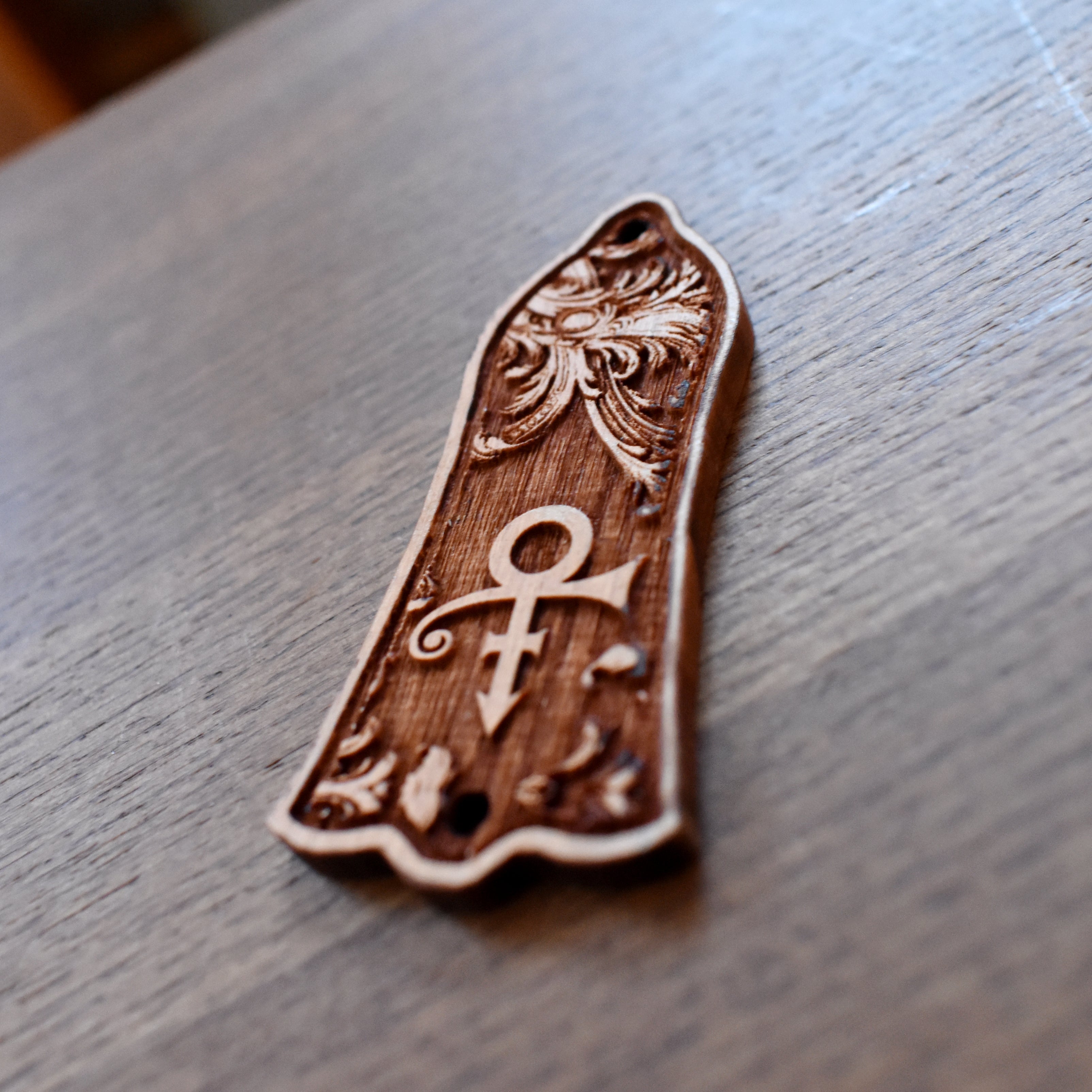 Truss Rod Cover for Gibson Les Paul Prince – gothic art, engraved wood, dark fantasy, skeleton design, artisan crafted