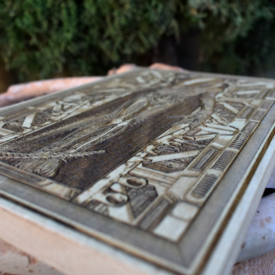 Horror-themed alien engraving on wood, perfect geek gift