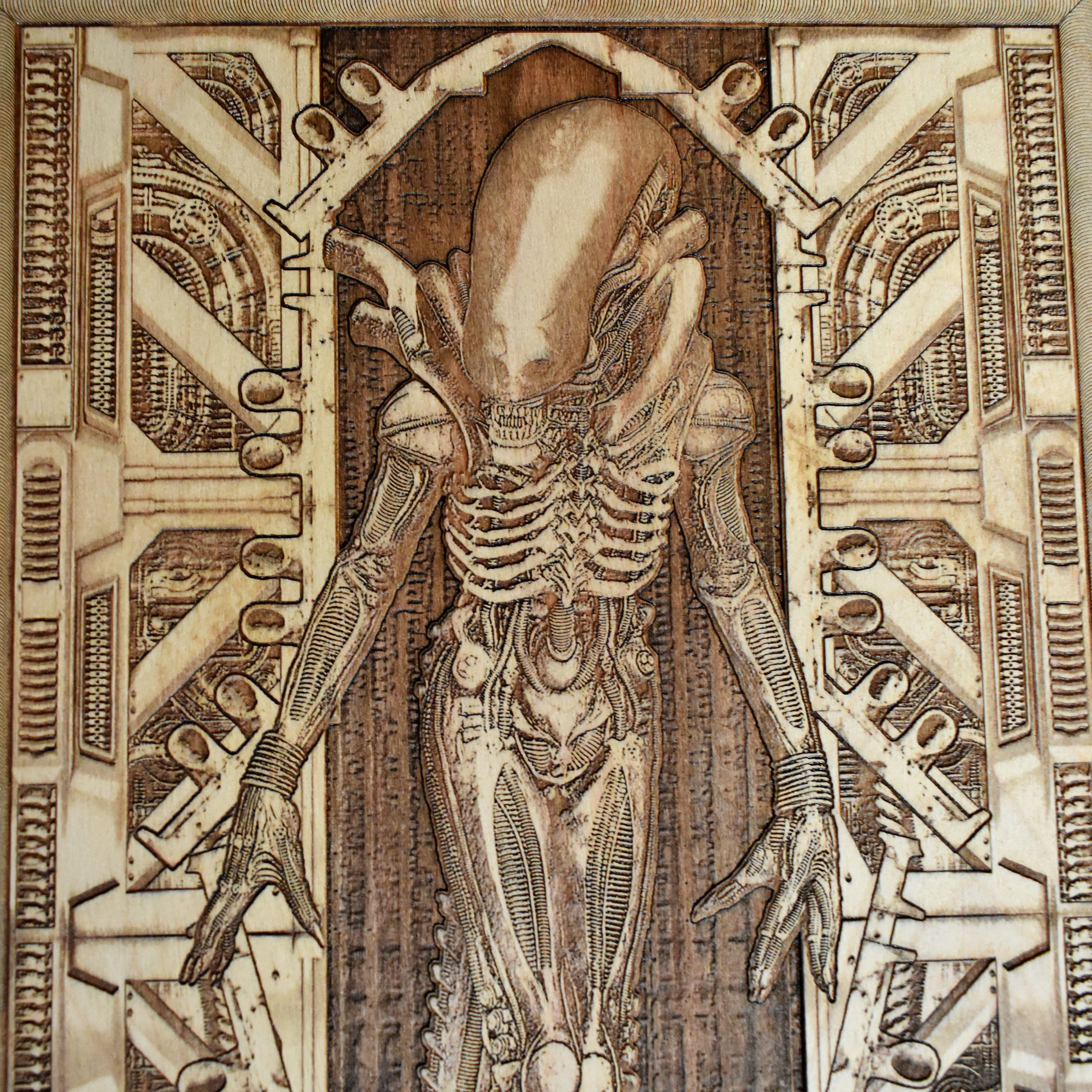 Alien Xenomorph Wood Wall Art – Horror Sci-Fi Decor & Gift for Him