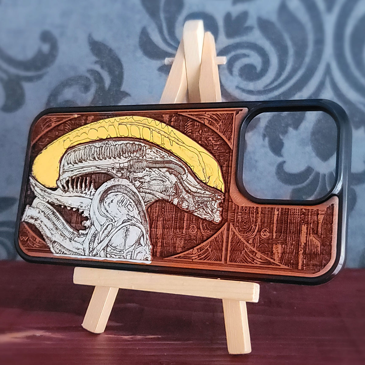 Alien Head - Wood Phone Case - Hand Painted
