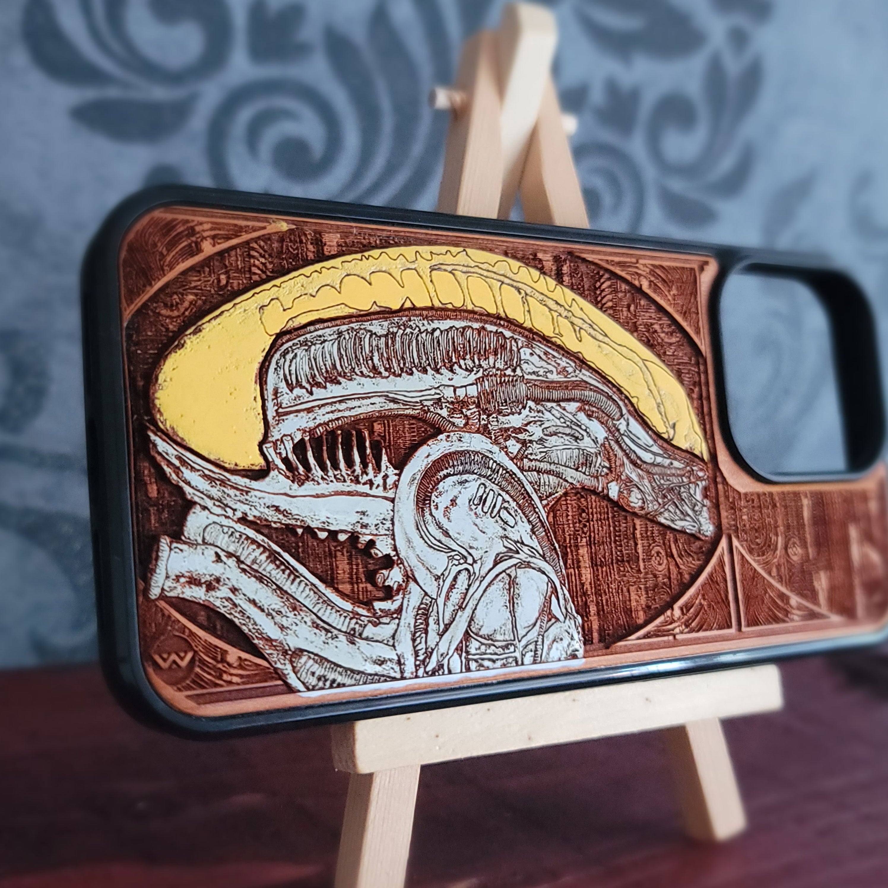 Alien Head - Wood Phone Case - Hand Painted
