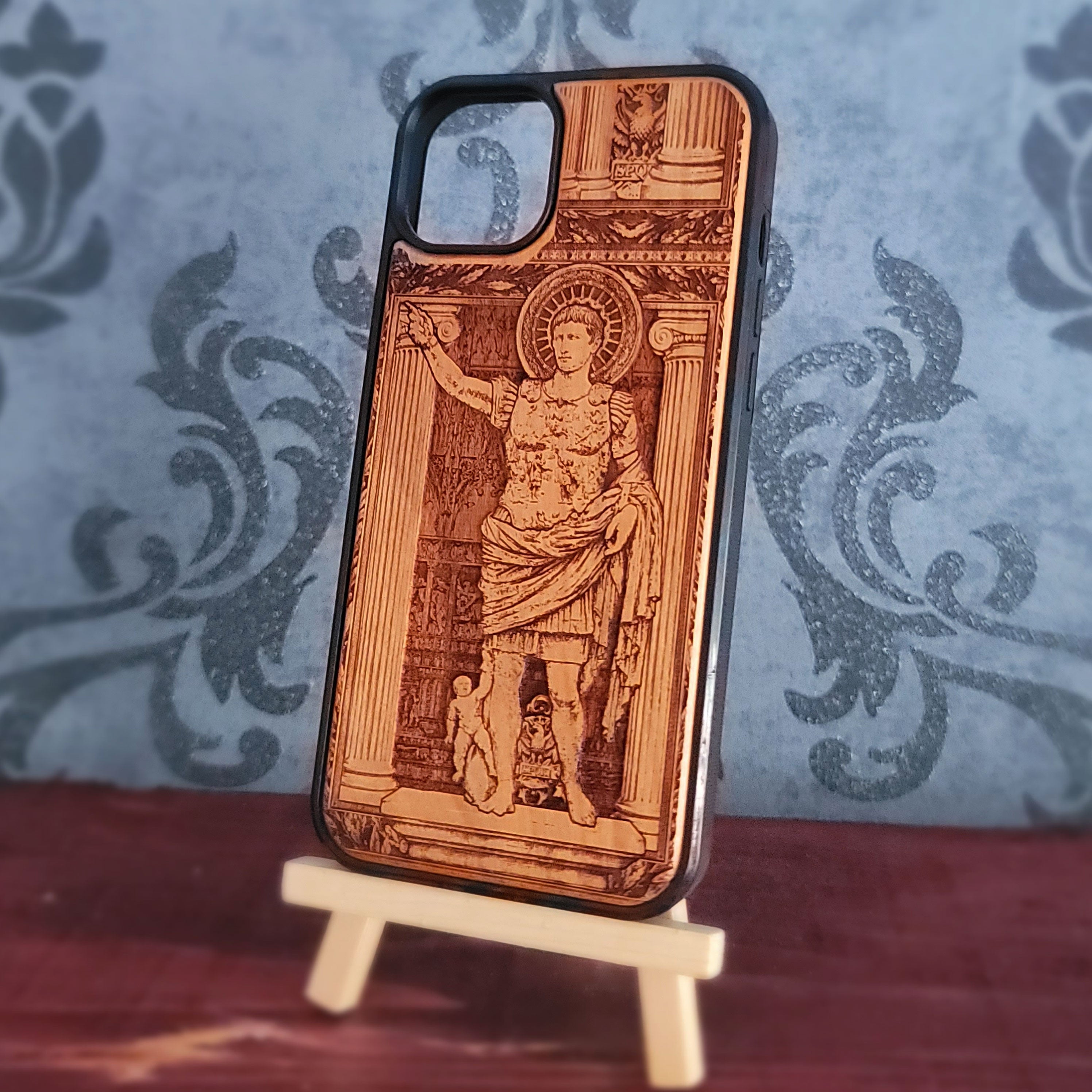 Funda de madera para teléfono "Honor" de caballero medieval, pintada en plata