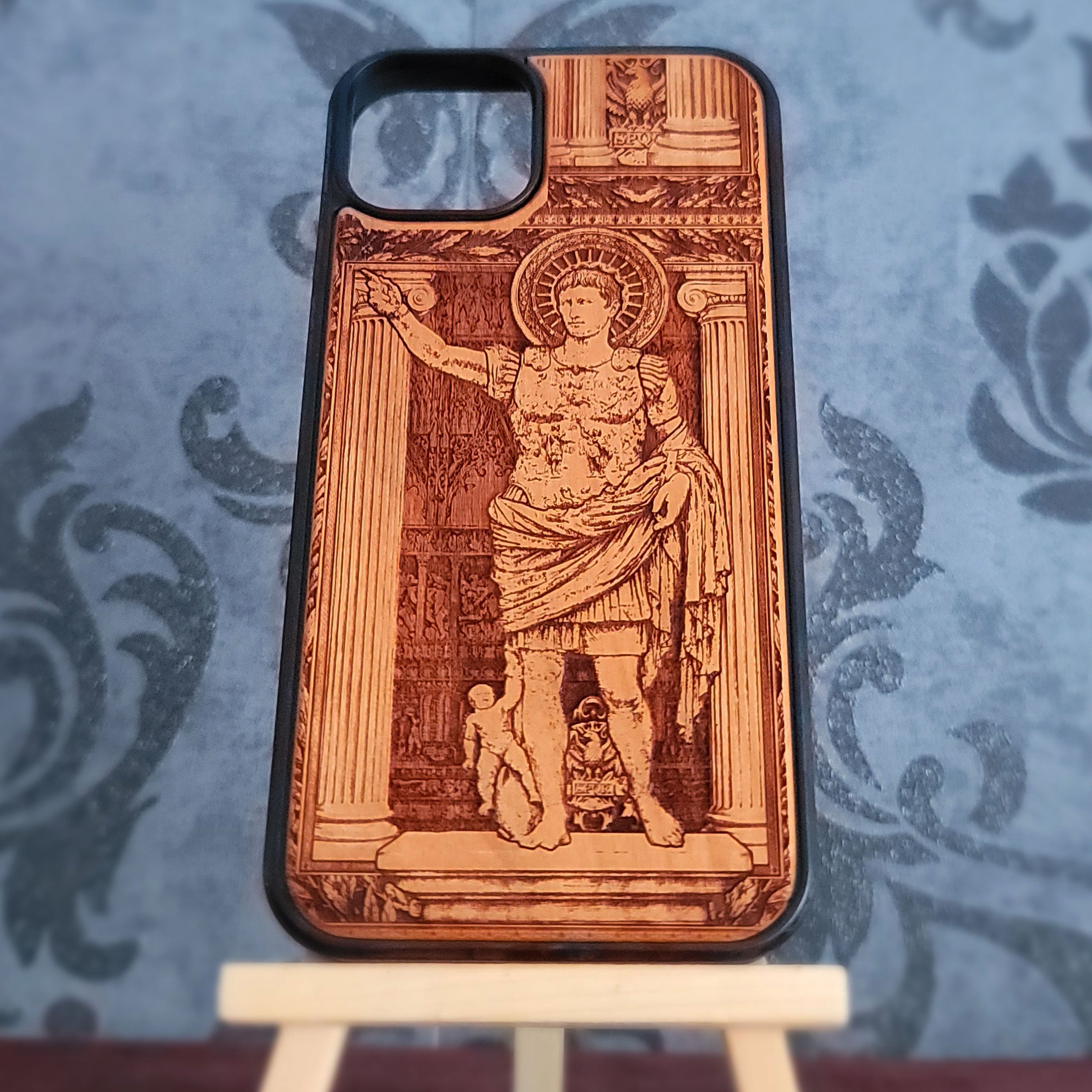 Funda de madera para teléfono "Honor" de caballero medieval, pintada en plata