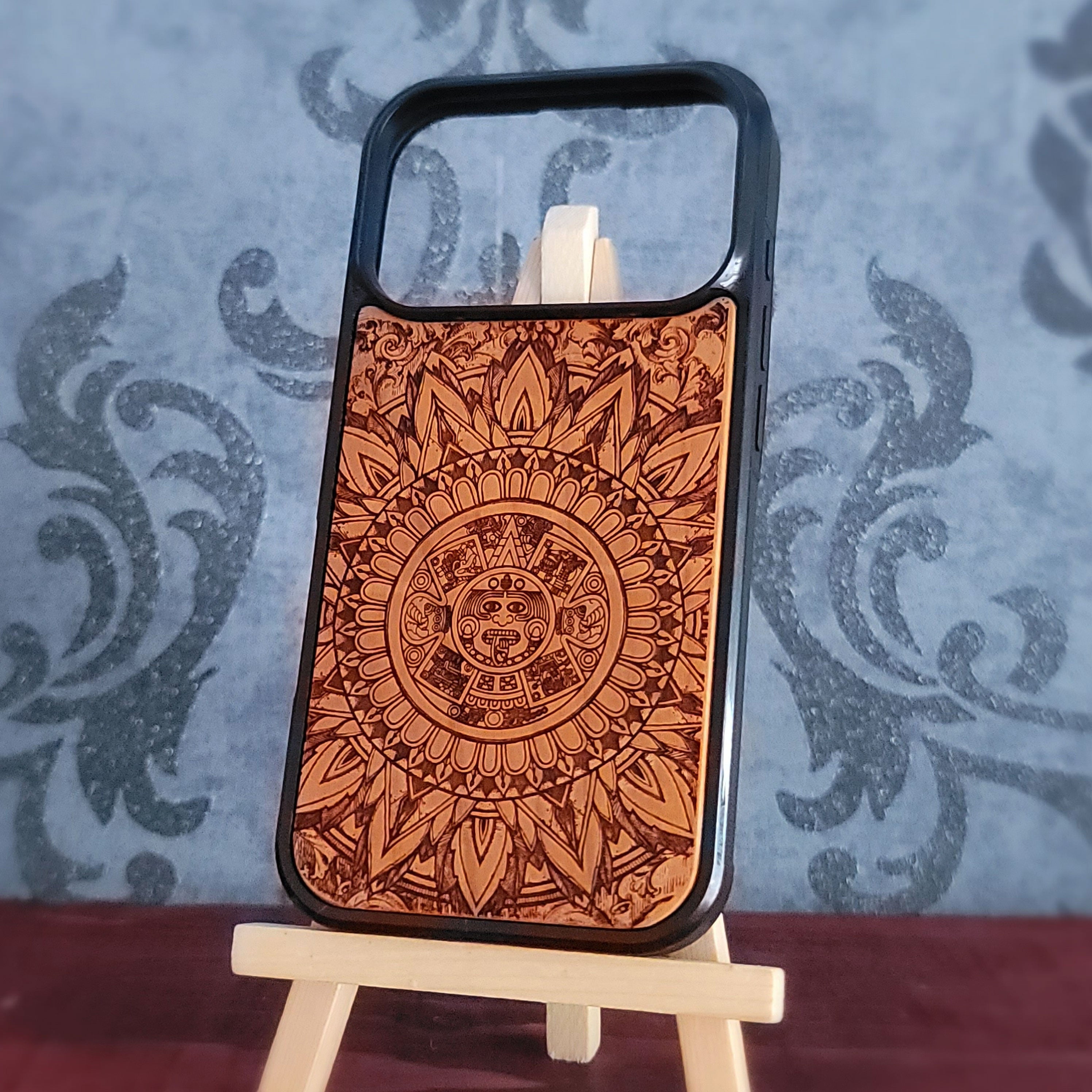 Mandala del Calendario Azteca - Funda de madera para teléfono