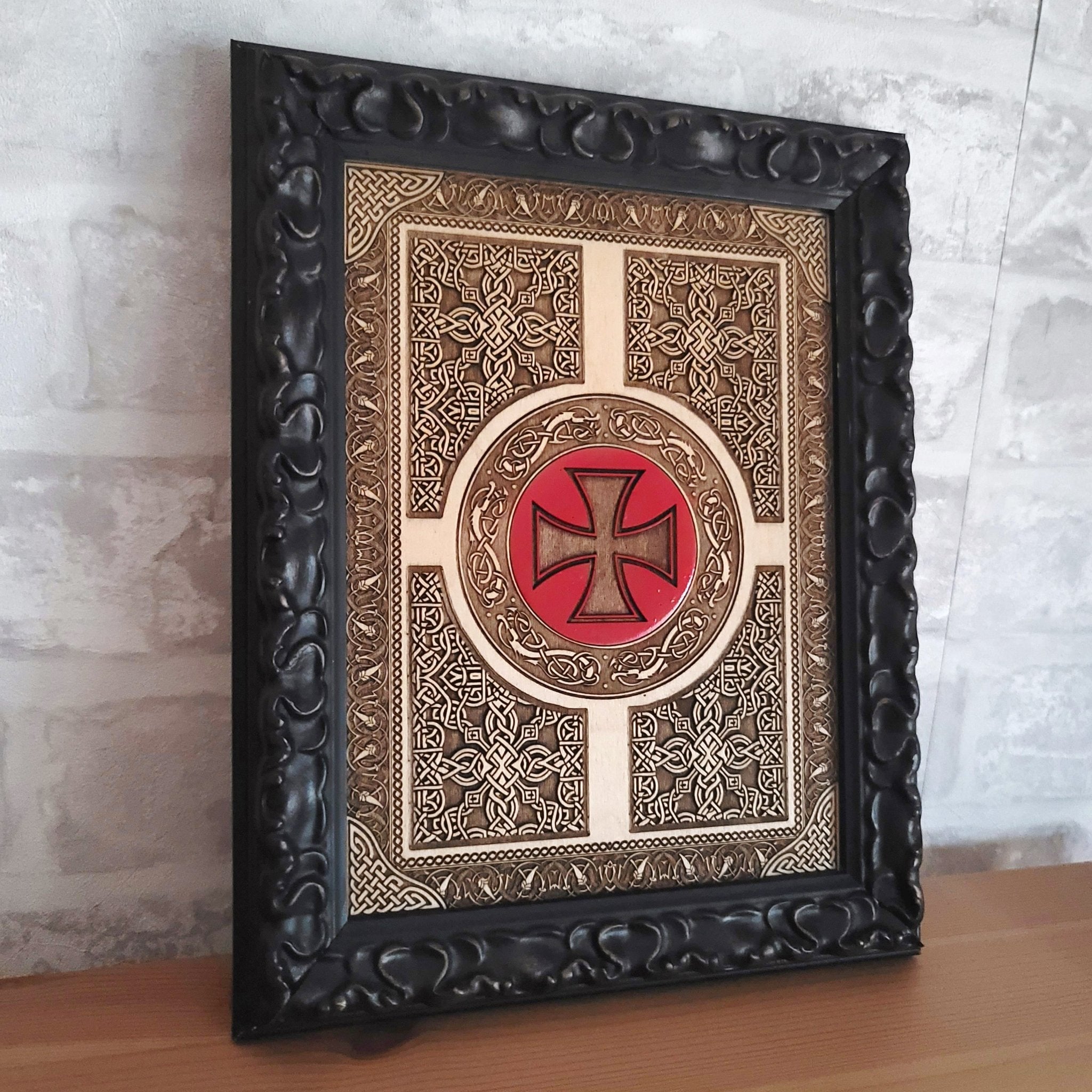 Celtic-inspired wood decor with a customizable middle engraving option