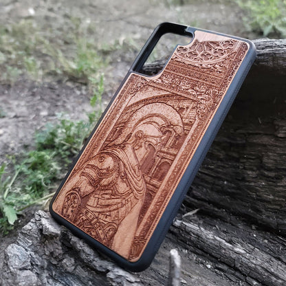 Engraved Roman centurion wood phone case – fits iPhone 16, Galaxy S25 – historical warrior design