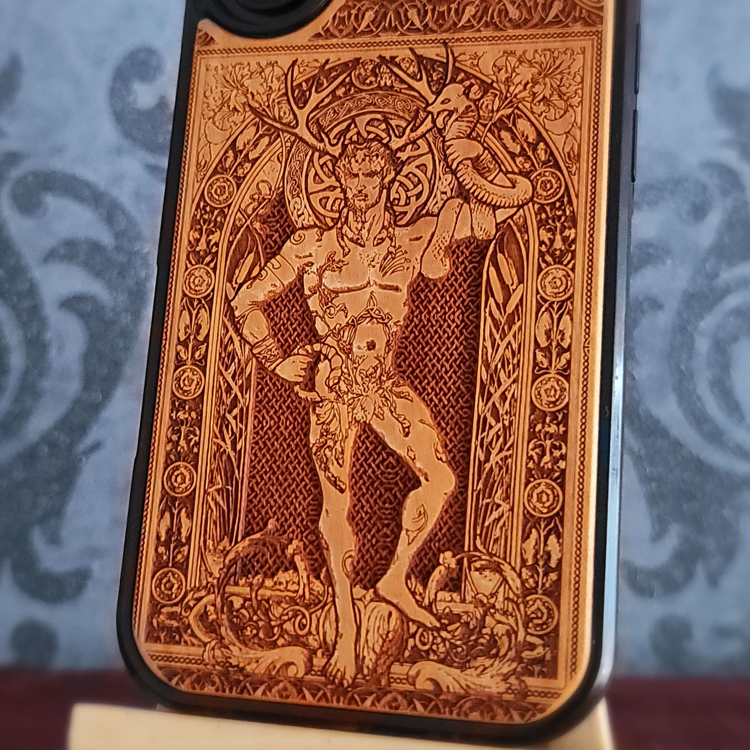 Dios Cernunnos - Funda de madera para teléfono